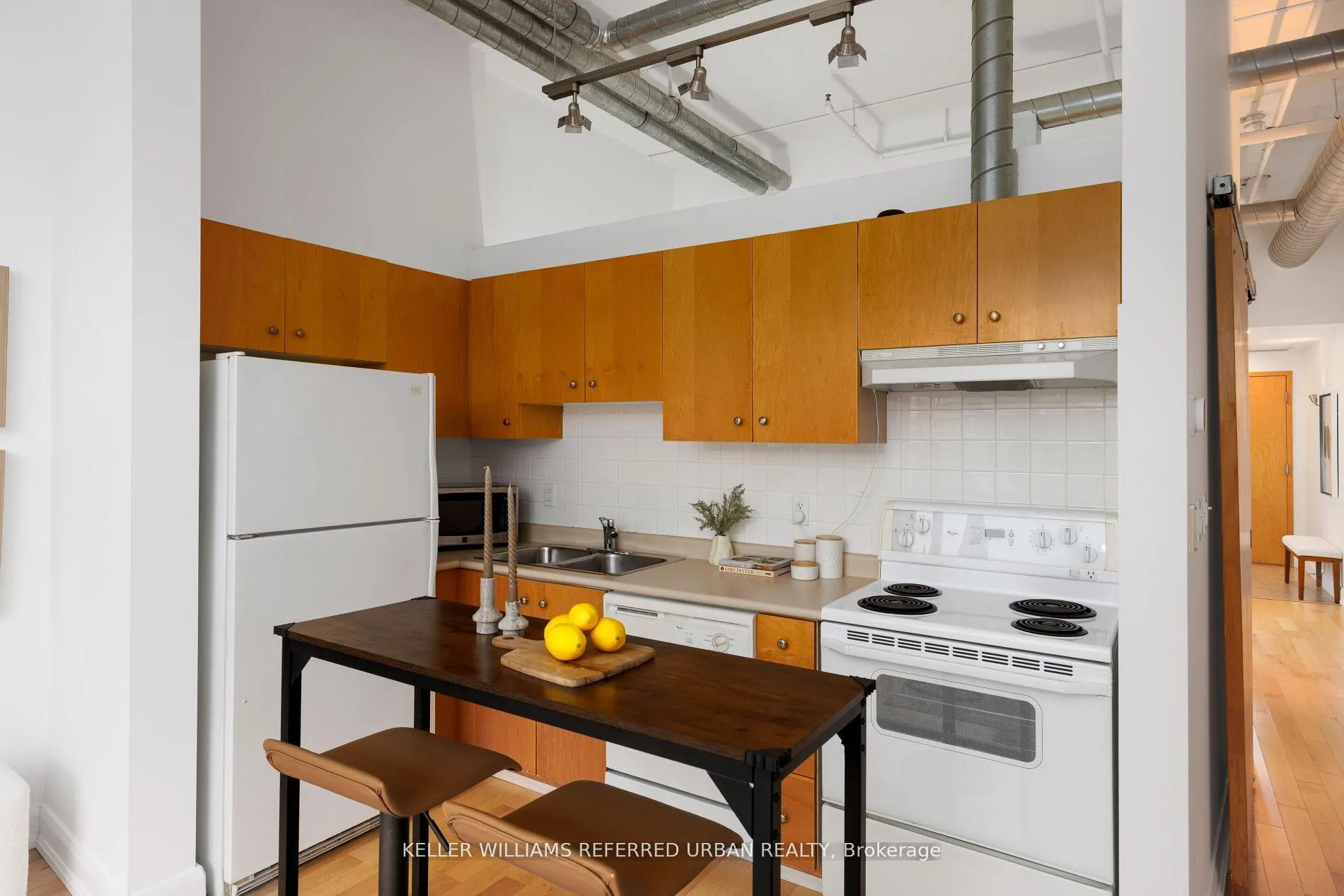 Photo 16 of Unit 804, 700 King Street, Toronto, Niagara — HOMEH