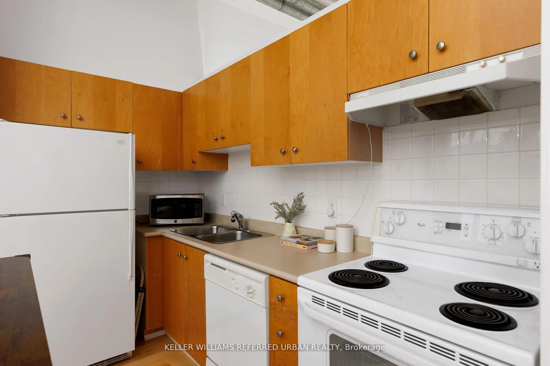 Photo 17 of Unit 804, 700 King Street, Toronto, Niagara — HOMEH