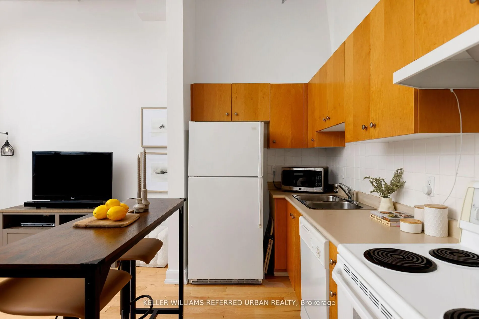 Photo 18 of Unit 804, 700 King Street, Toronto, Niagara — HOMEH