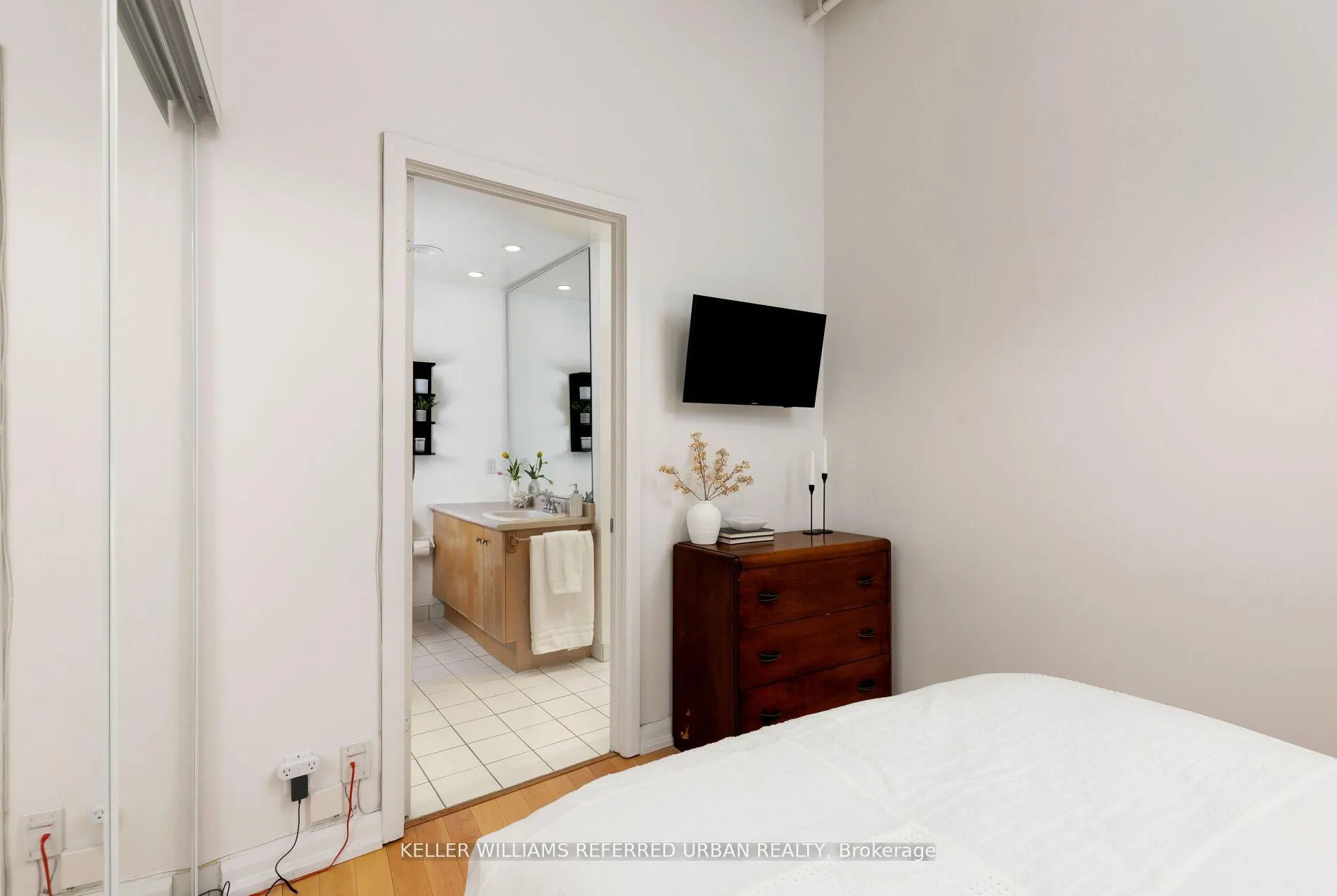 Photo 23 of Unit 804, 700 King Street, Toronto, Niagara — HOMEH
