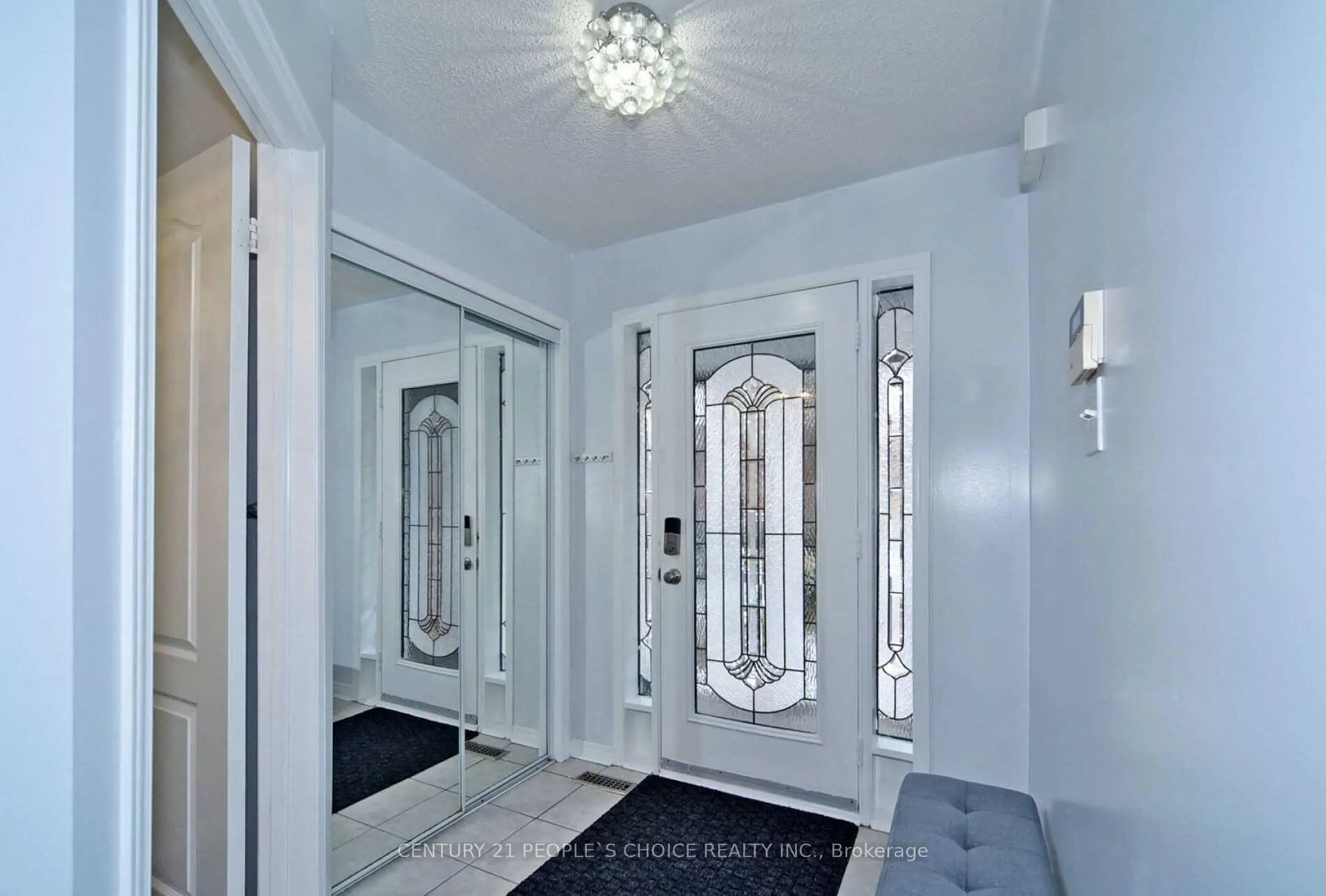Photo 3 of 20 National Pine Drive, Vaughan, Vellore Village — HOMEH