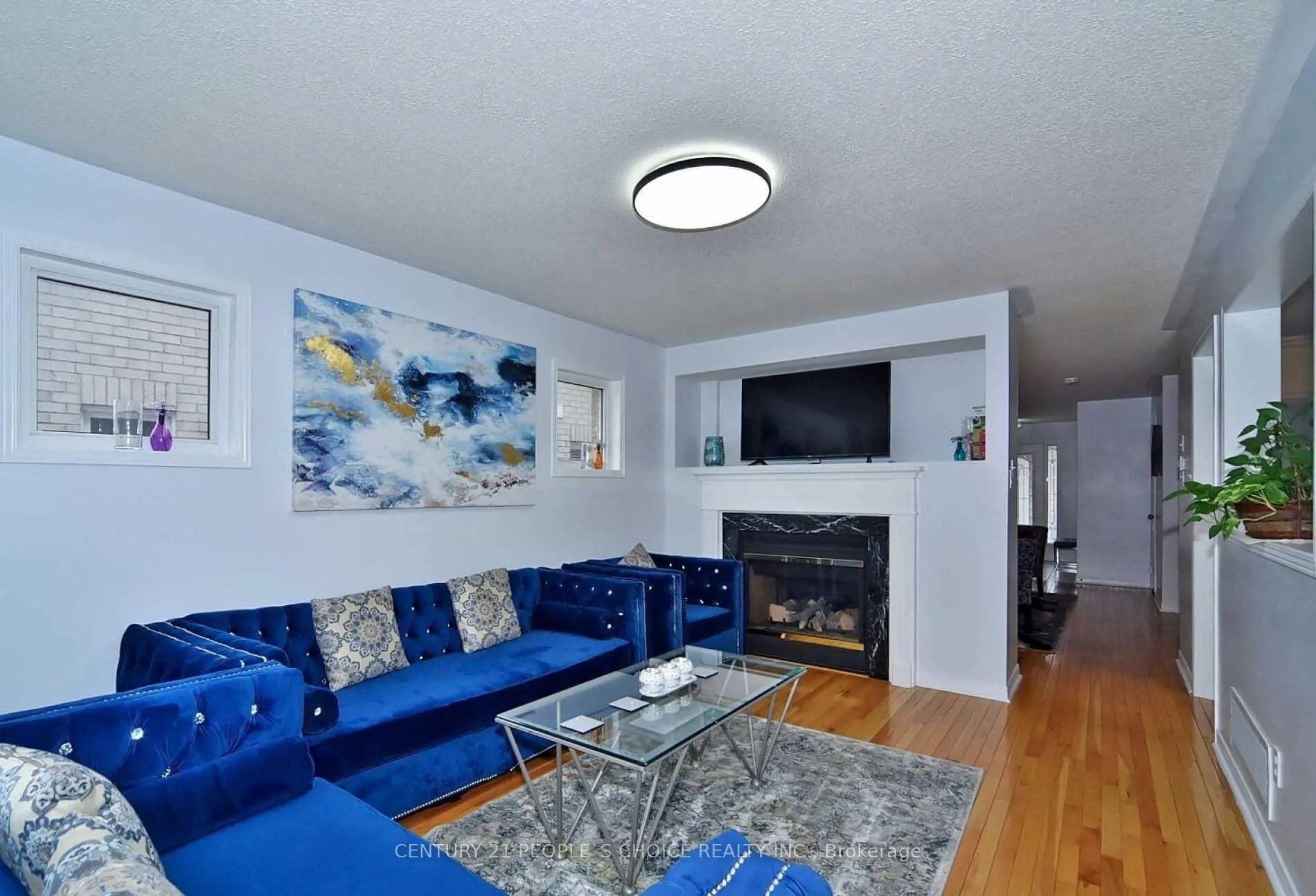 Photo 9 of 20 National Pine Drive, Vaughan, Vellore Village — HOMEH
