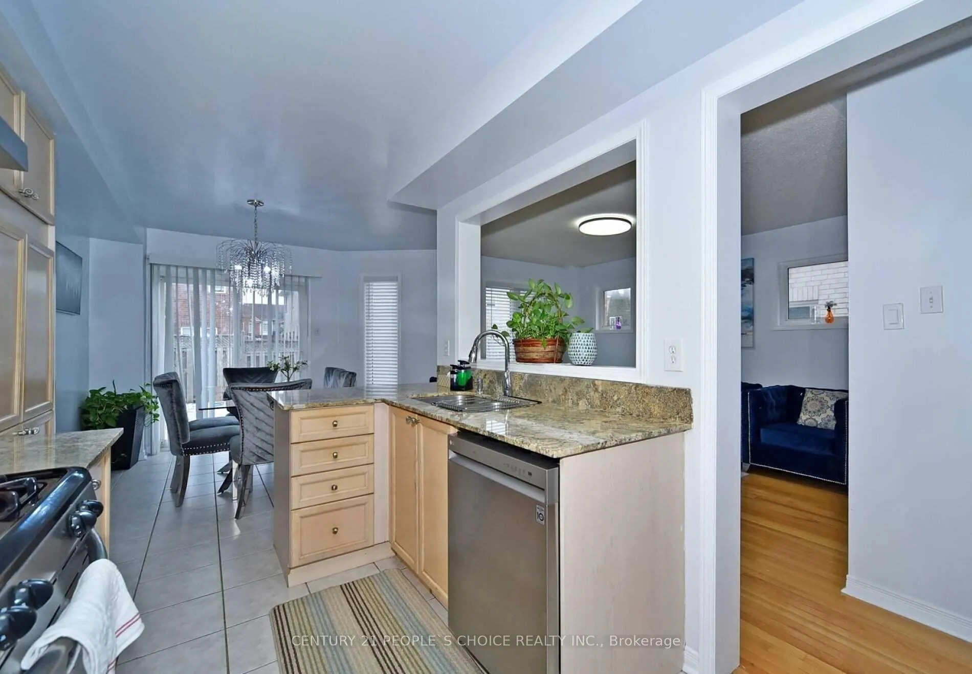 Photo 13 of 20 National Pine Drive, Vaughan, Vellore Village — HOMEH