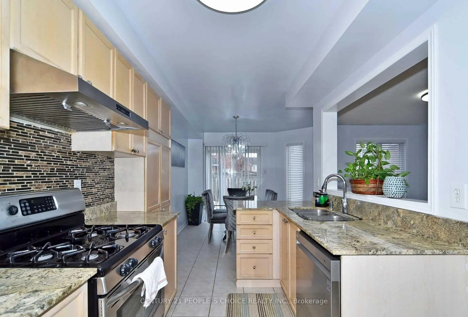 Photo 14 of 20 National Pine Drive, Vaughan, Vellore Village — HOMEH