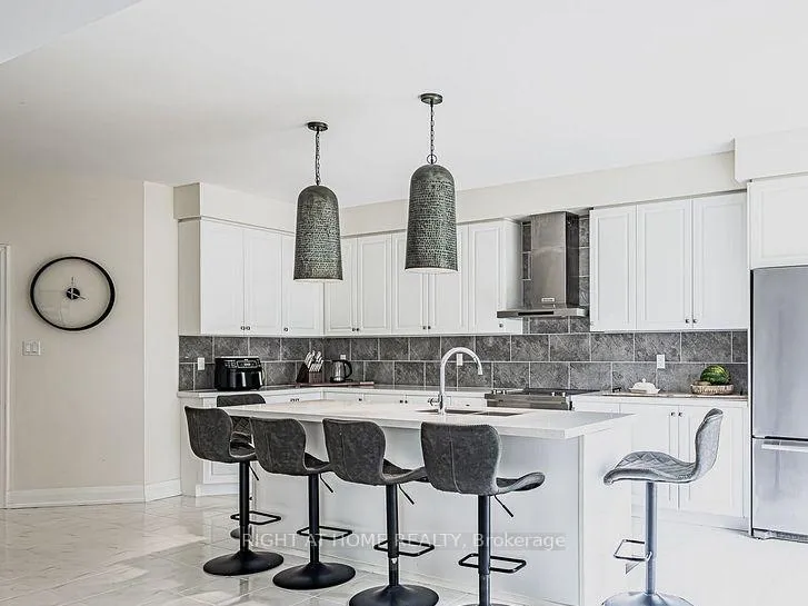 Photo 4 of 37 Muirfield Drive, Barrie, Holly — HOMEH