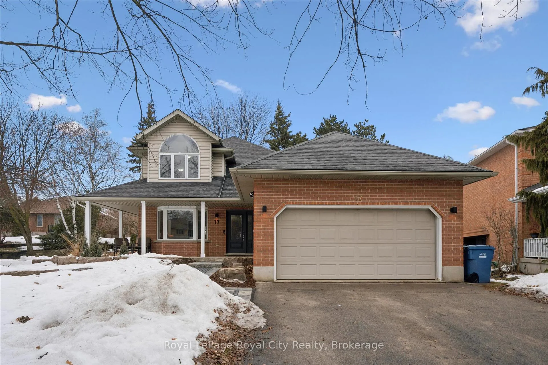 Photo 1 of 17 Trillium Court, Guelph, Kortright Hills — HOMEH