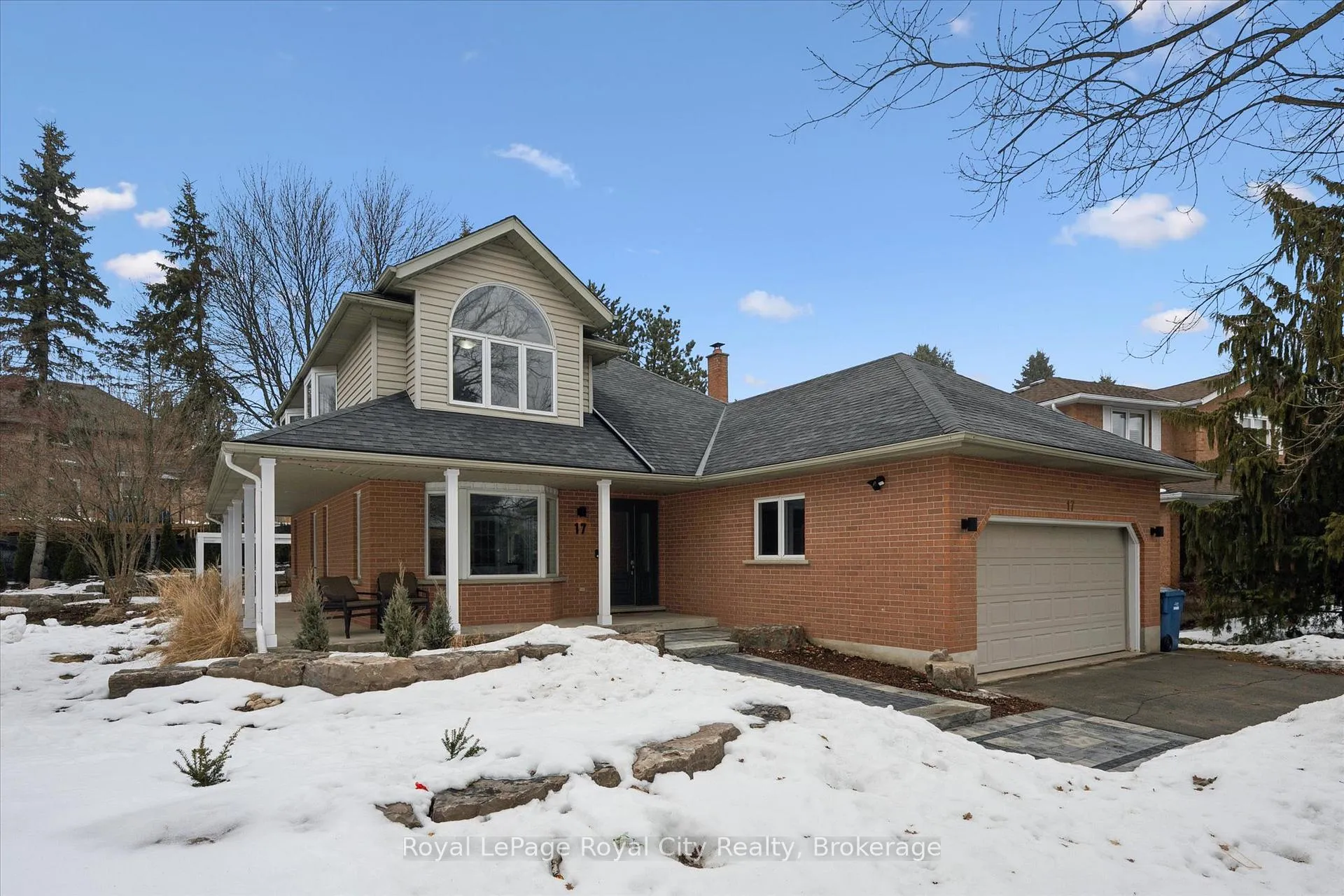 Photo 2 of 17 Trillium Court, Guelph, Kortright Hills — HOMEH