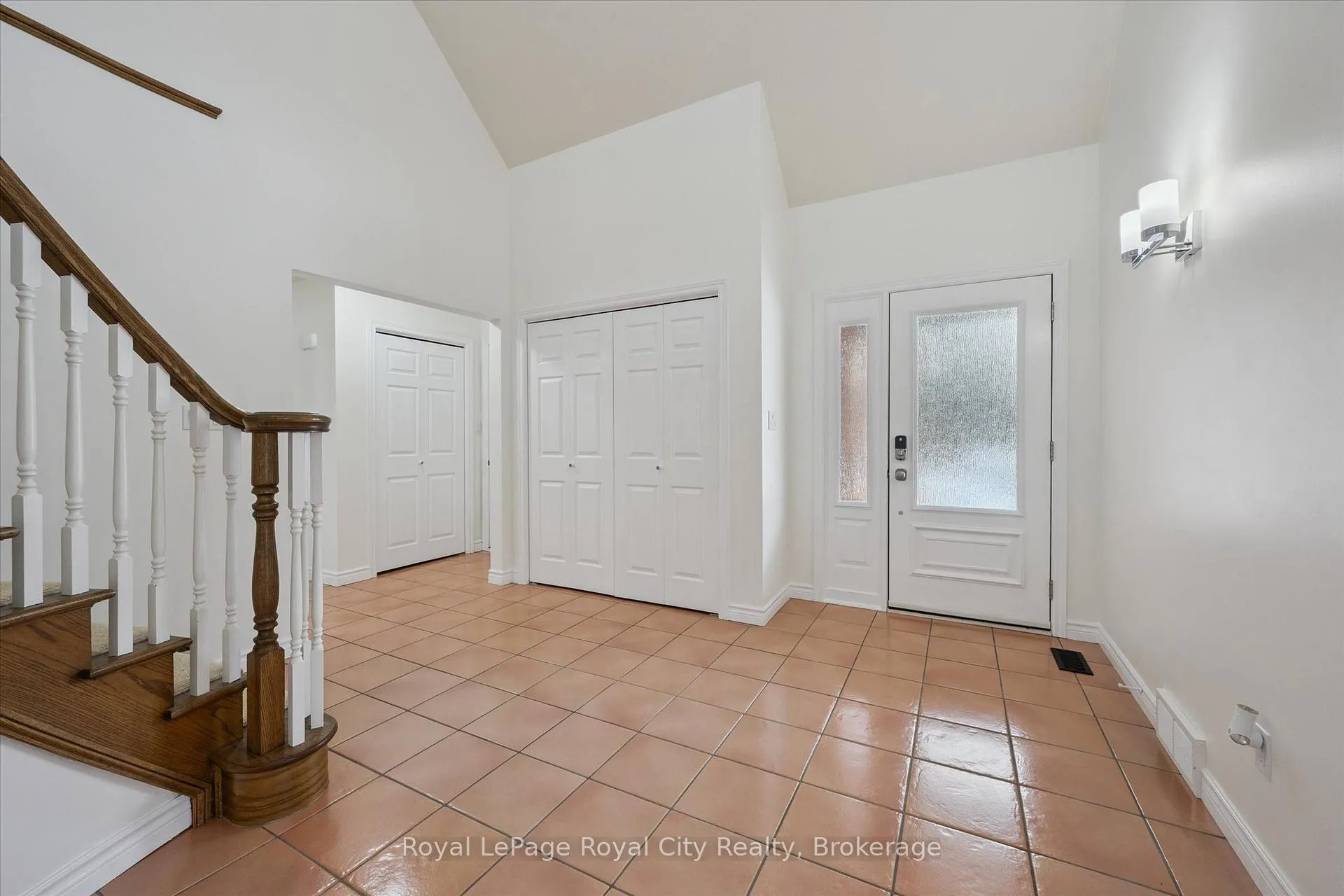 Photo 4 of 17 Trillium Court, Guelph, Kortright Hills — HOMEH