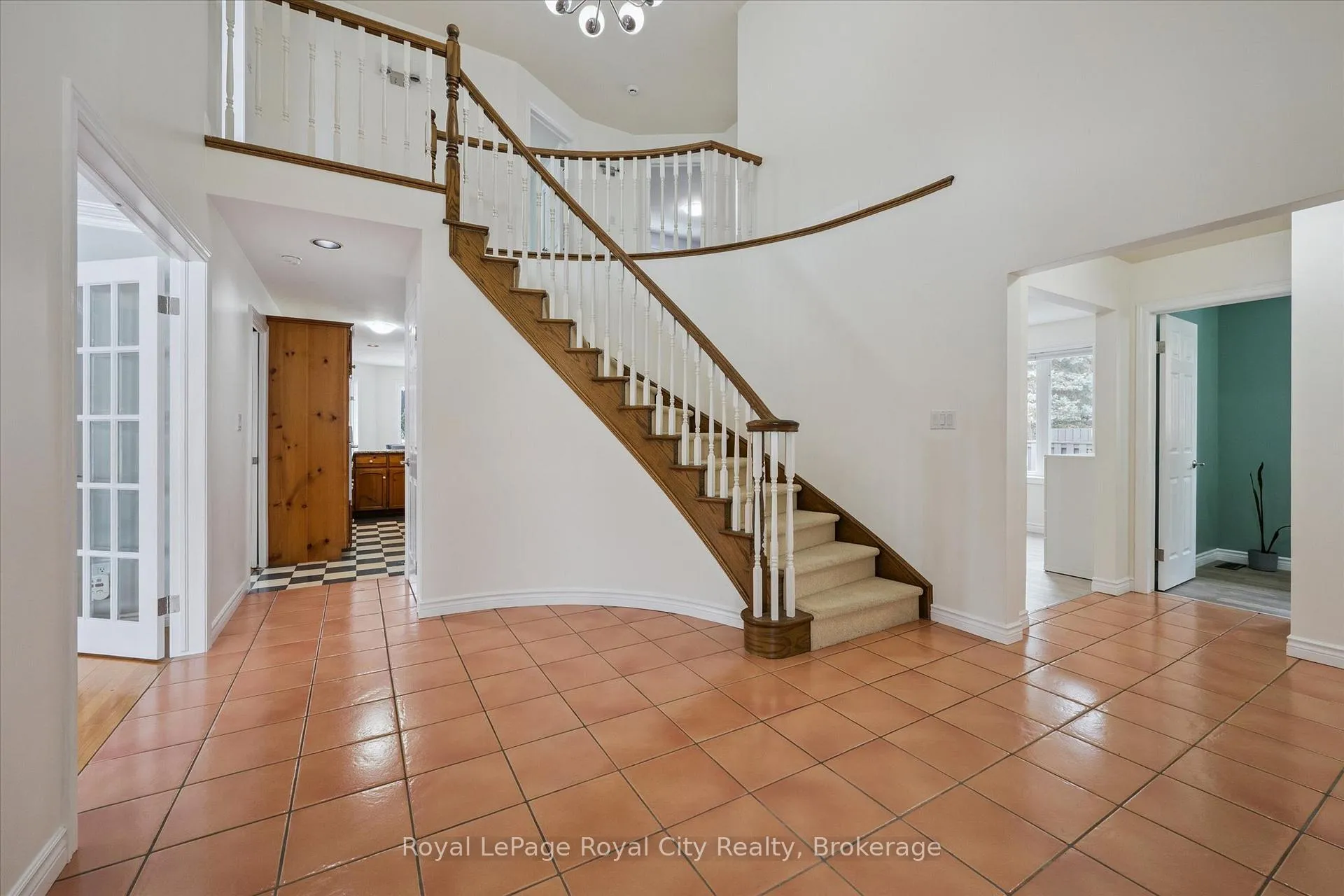 Photo 5 of 17 Trillium Court, Guelph, Kortright Hills — HOMEH