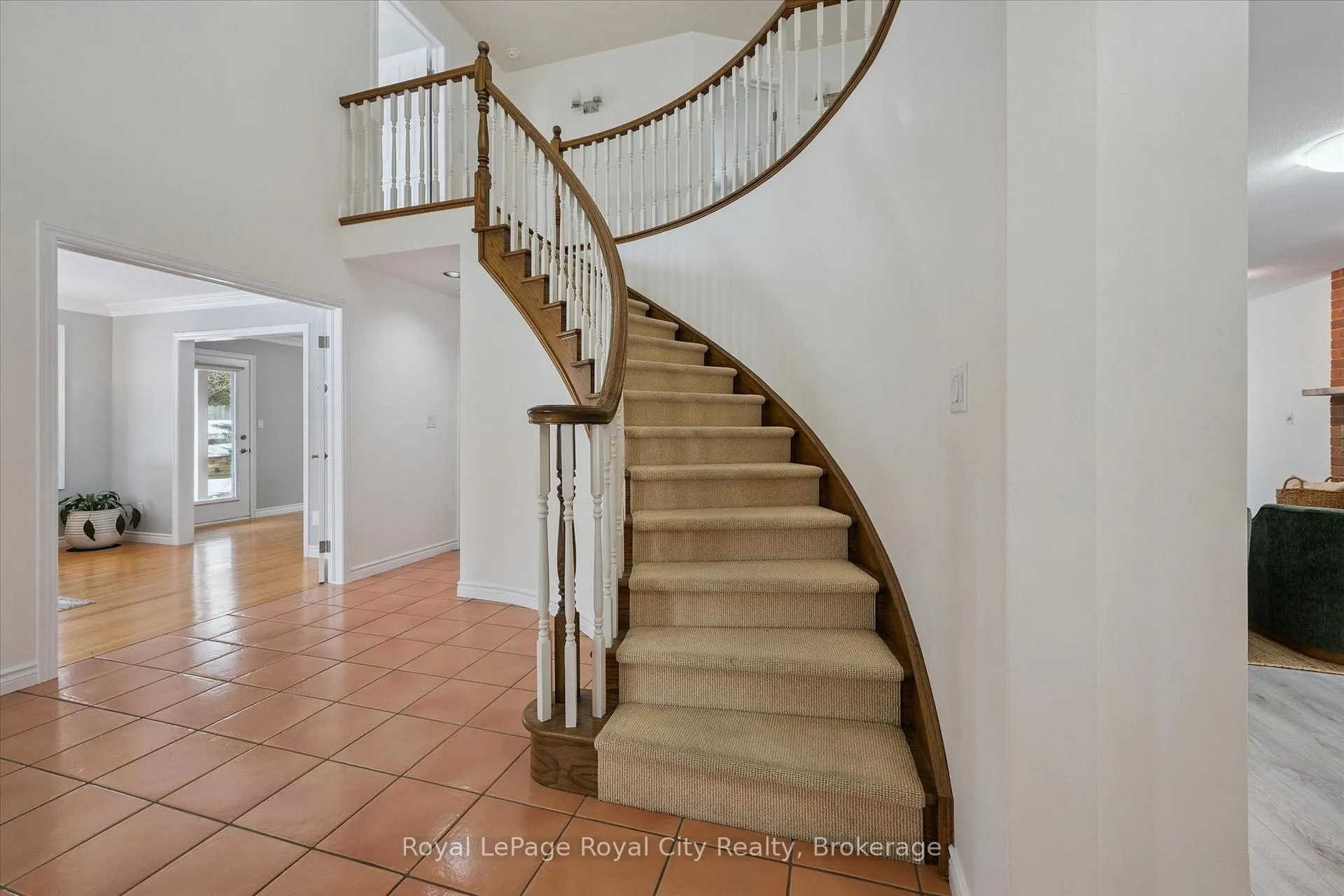 Photo 6 of 17 Trillium Court, Guelph, Kortright Hills — HOMEH