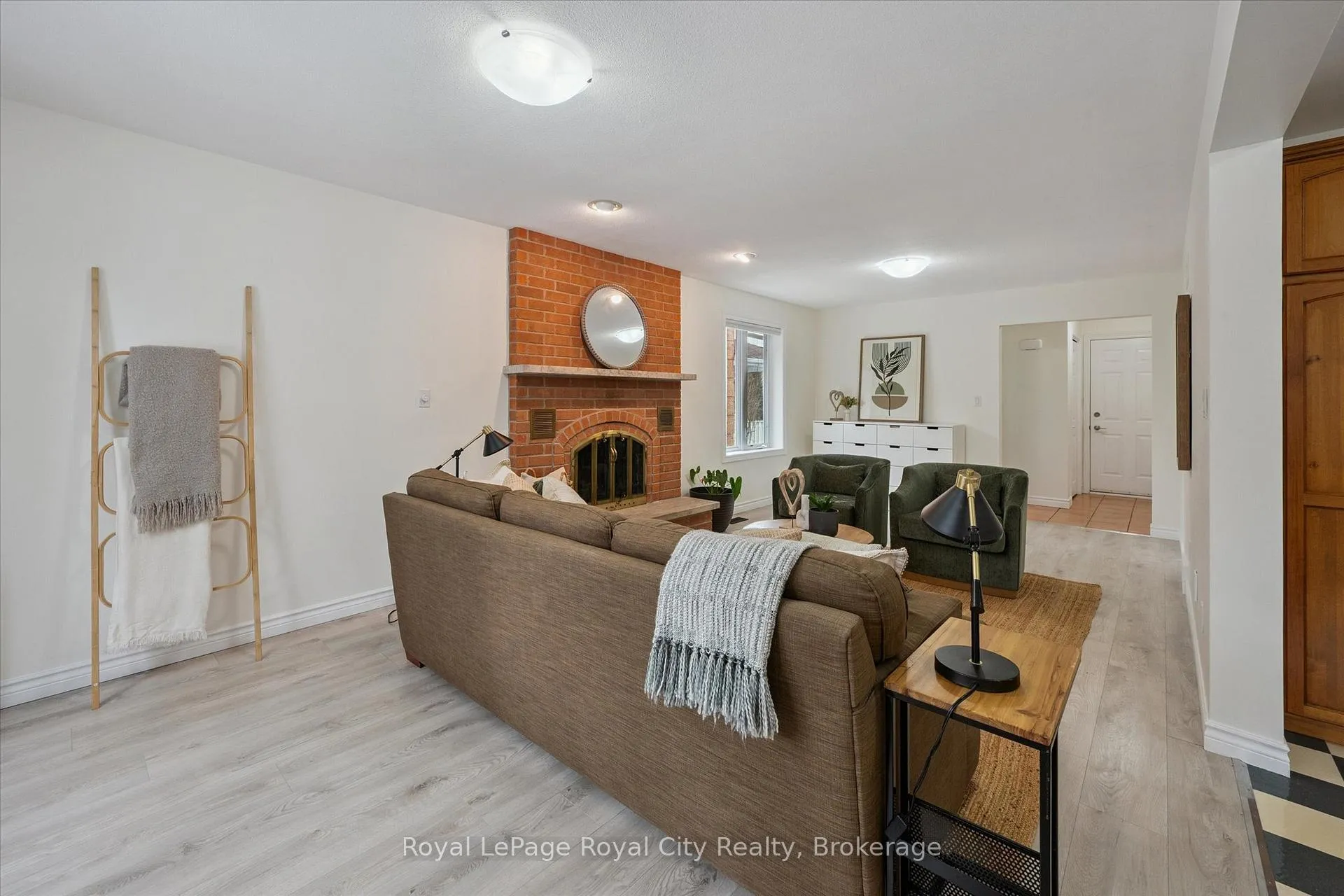 Photo 11 of 17 Trillium Court, Guelph, Kortright Hills — HOMEH