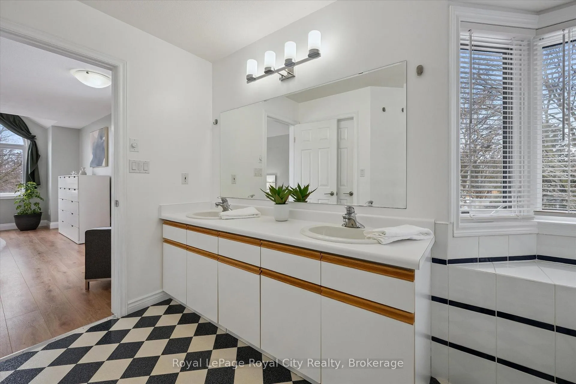 Photo 25 of 17 Trillium Court, Guelph, Kortright Hills — HOMEH