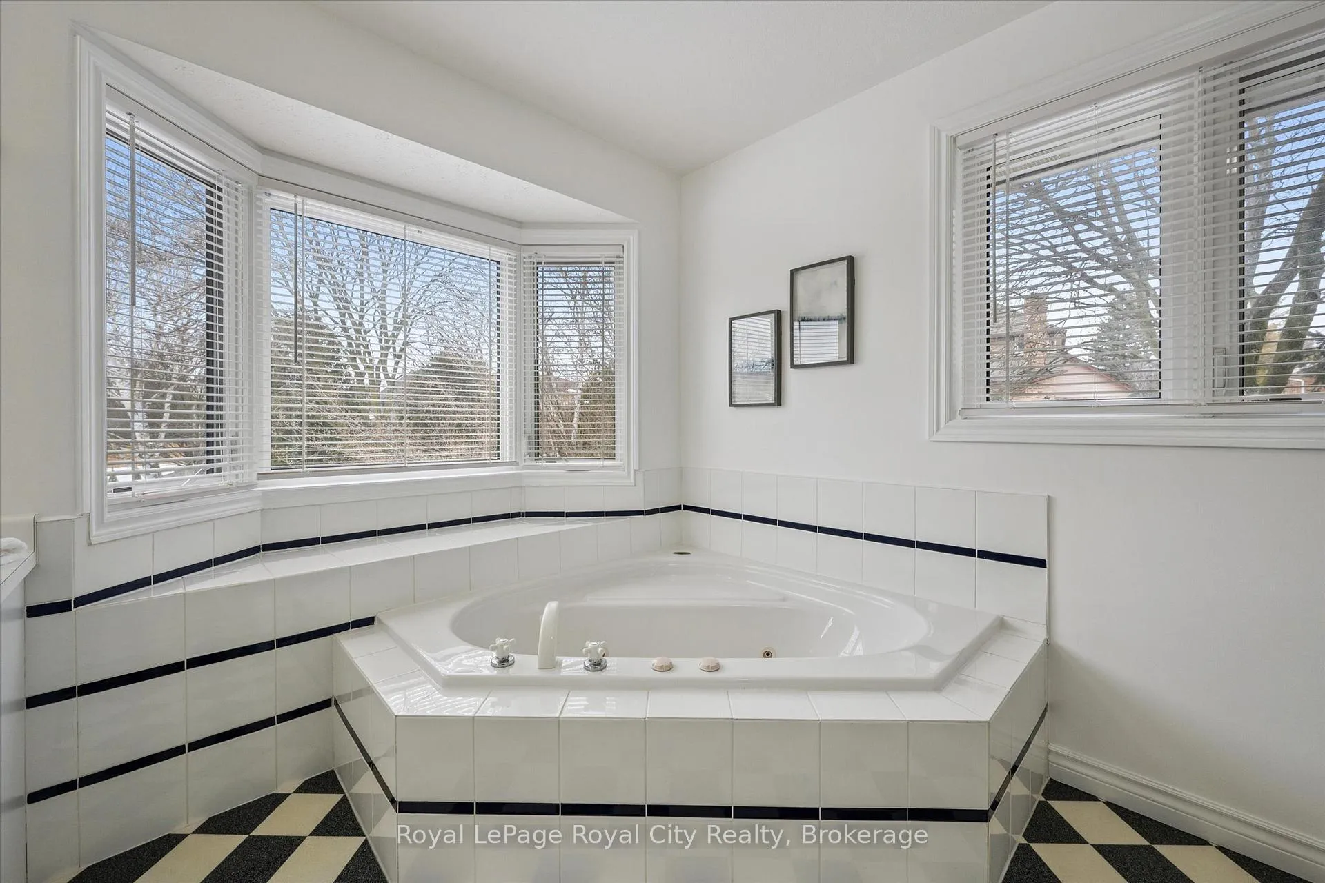 Photo 26 of 17 Trillium Court, Guelph, Kortright Hills — HOMEH