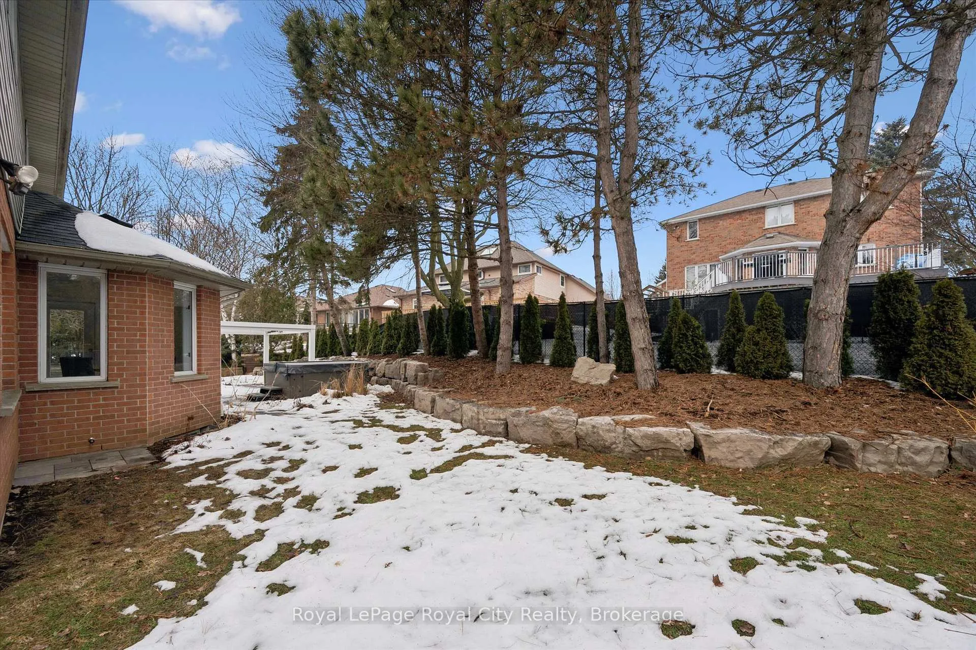 Photo 36 of 17 Trillium Court, Guelph, Kortright Hills — HOMEH
