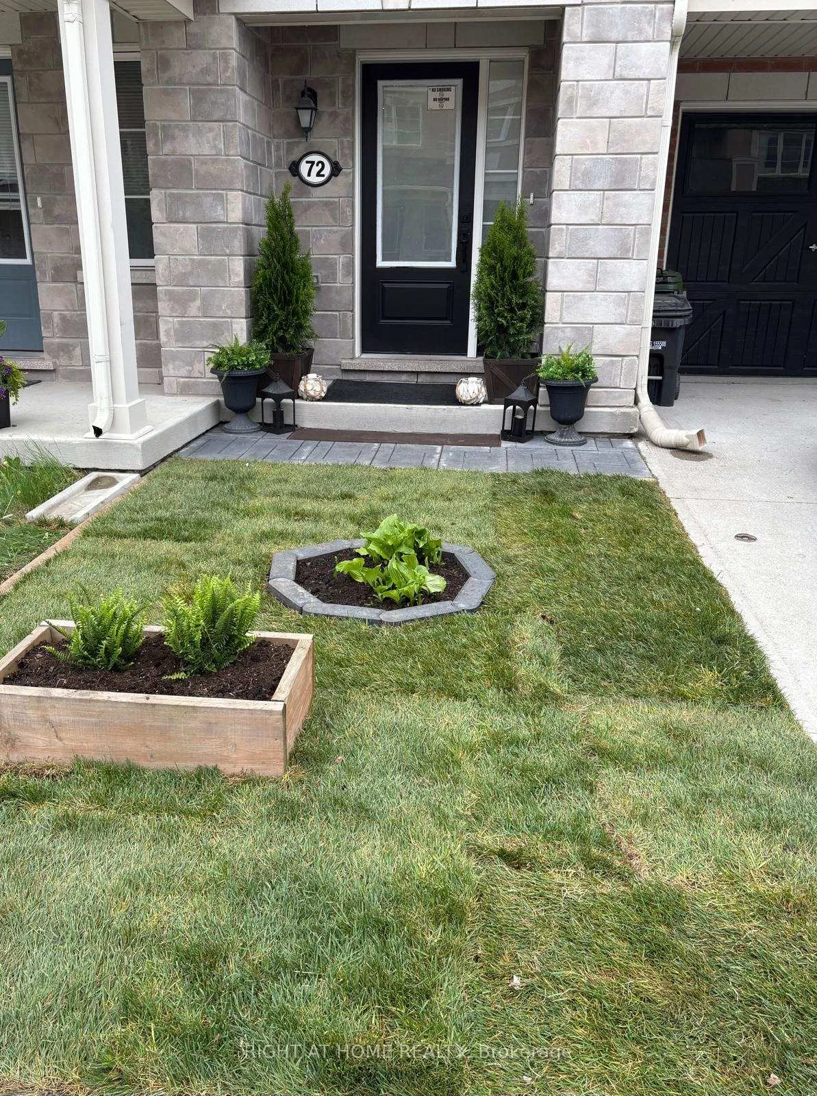 Photo 2 of 72 Ayers Crescent, Scarborough, Clairlea-Birchmount — HOMEH