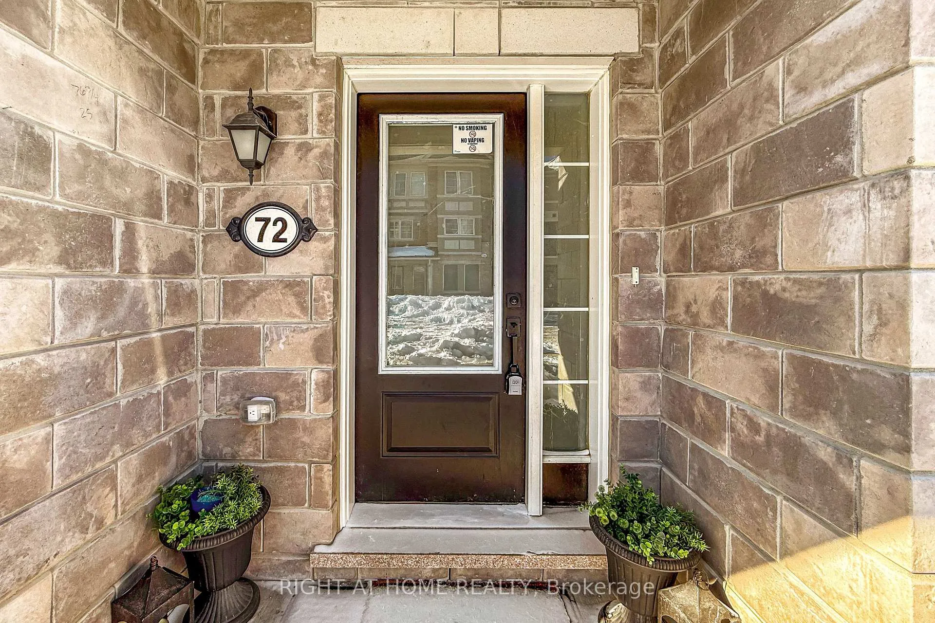 Photo 3 of 72 Ayers Crescent, Scarborough, Clairlea-Birchmount — HOMEH