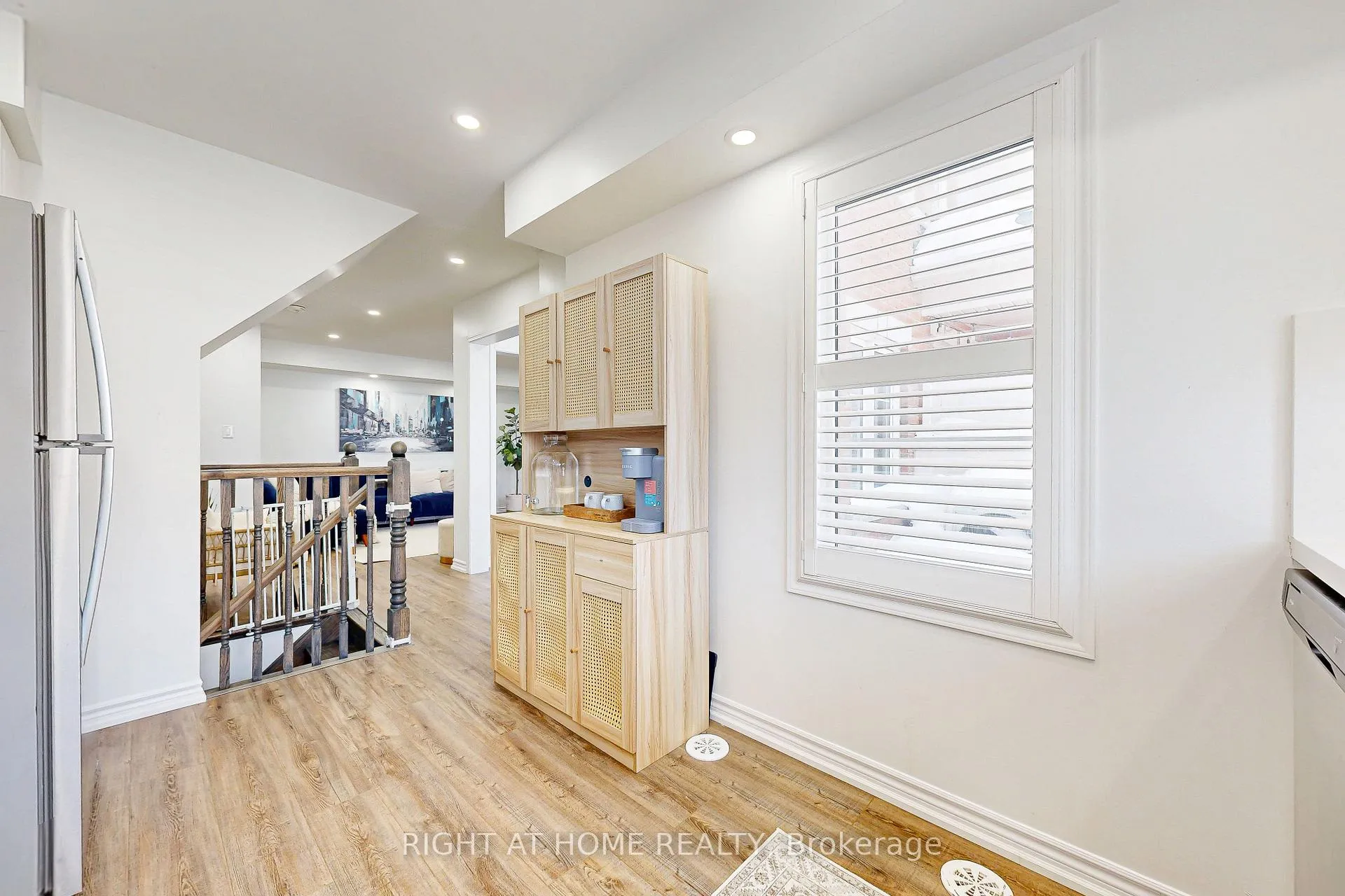 Photo 11 of 72 Ayers Crescent, Scarborough, Clairlea-Birchmount — HOMEH