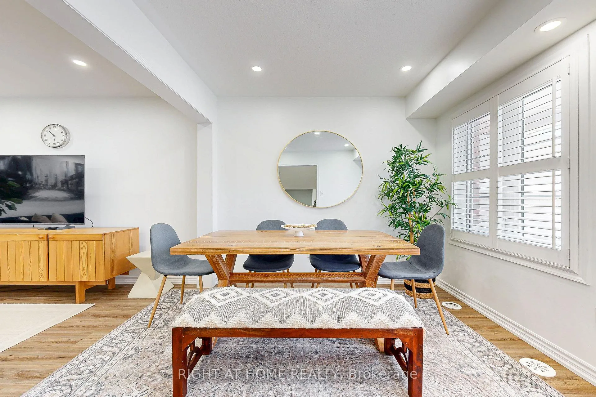 Photo 13 of 72 Ayers Crescent, Scarborough, Clairlea-Birchmount — HOMEH