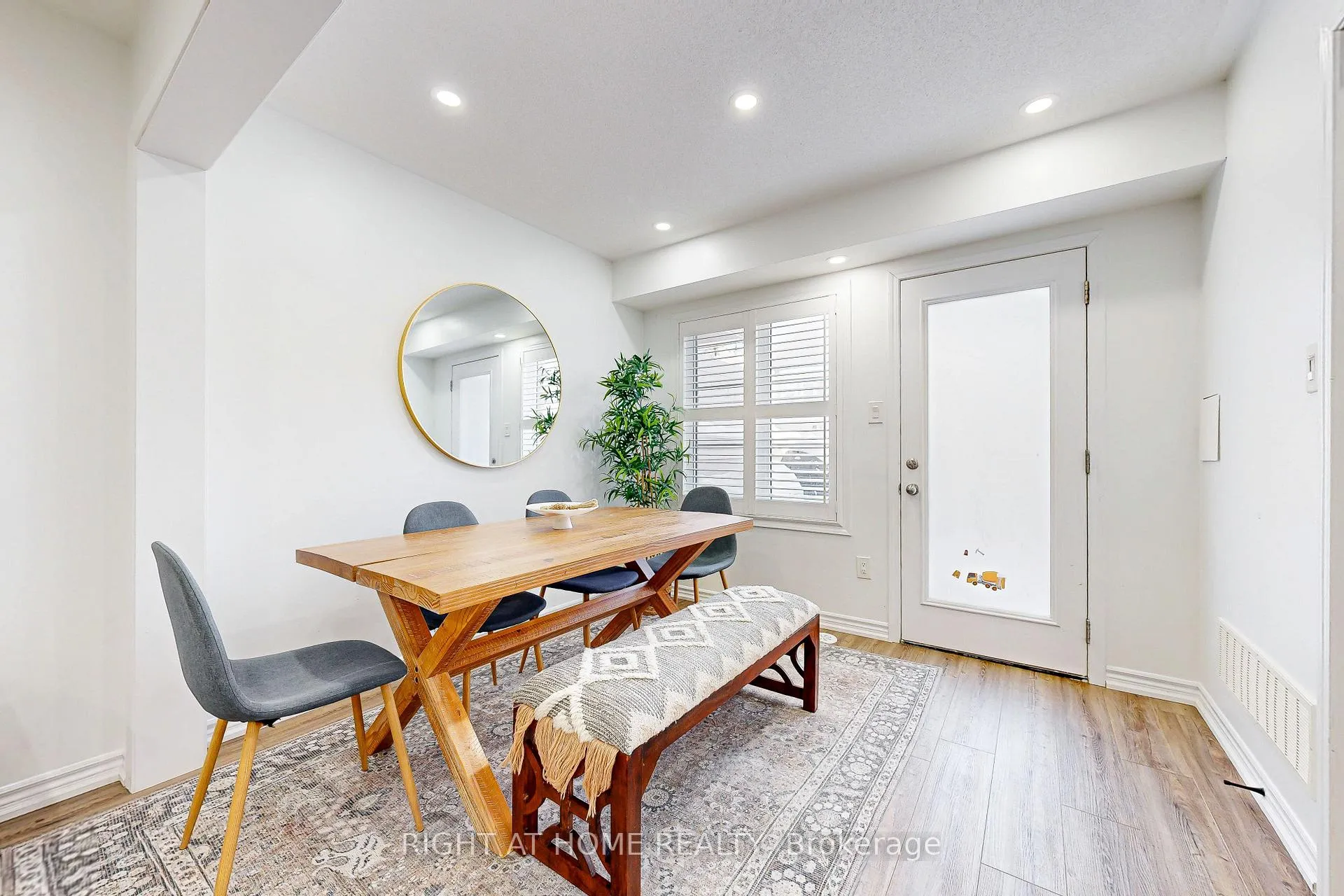 Photo 14 of 72 Ayers Crescent, Scarborough, Clairlea-Birchmount — HOMEH