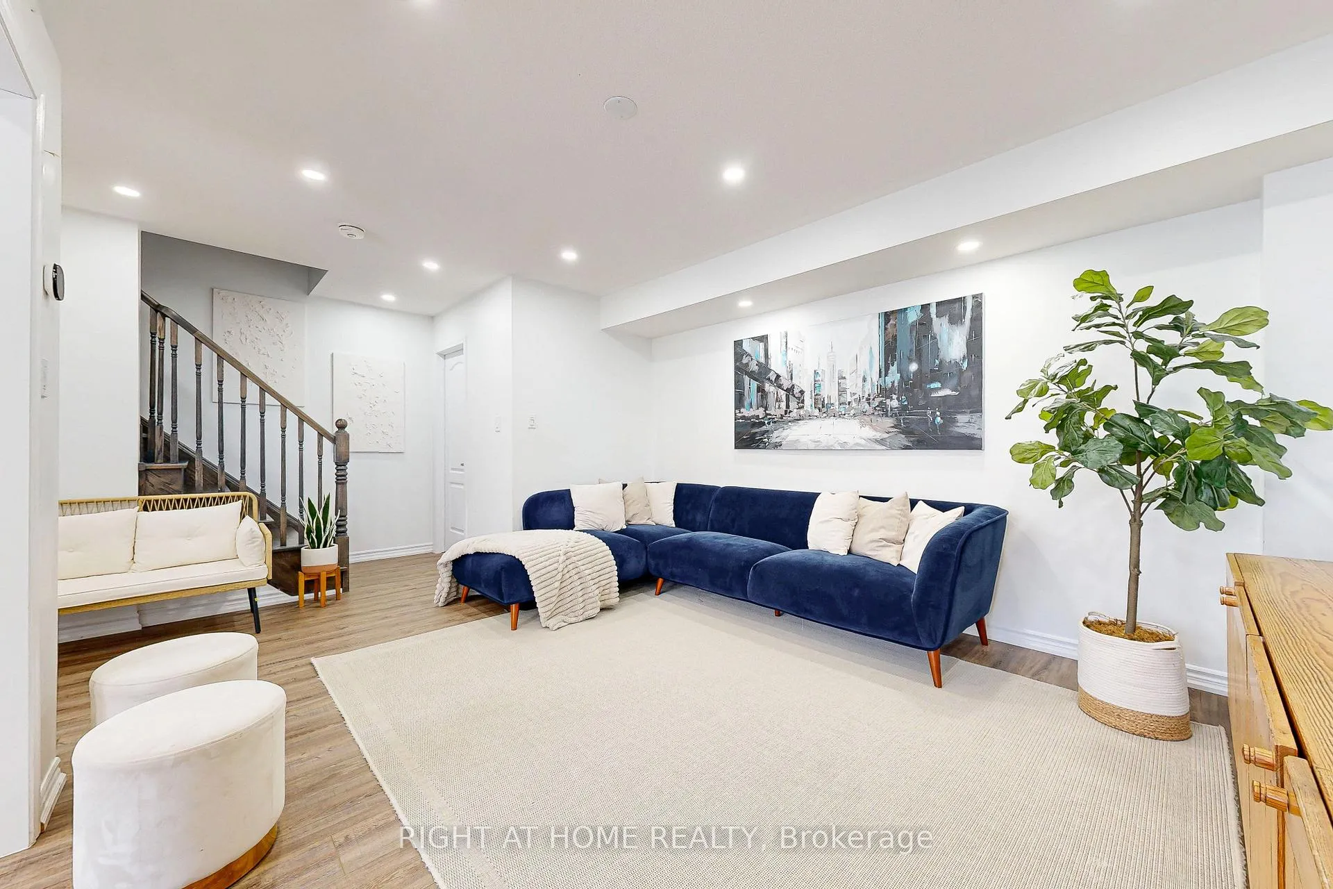 Photo 16 of 72 Ayers Crescent, Scarborough, Clairlea-Birchmount — HOMEH
