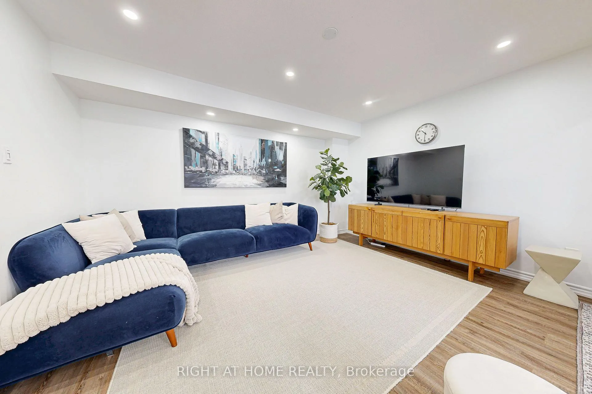 Photo 18 of 72 Ayers Crescent, Scarborough, Clairlea-Birchmount — HOMEH