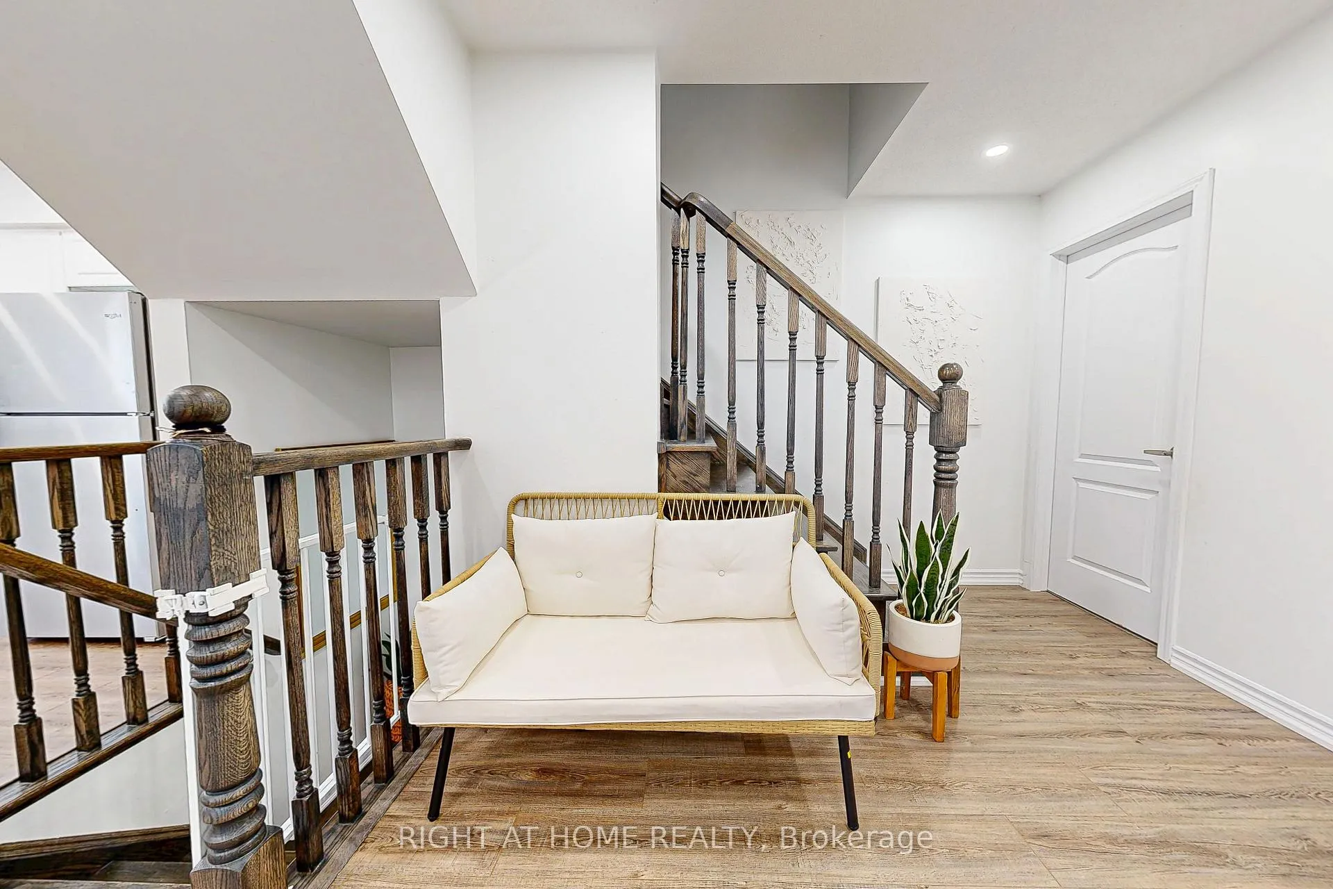 Photo 20 of 72 Ayers Crescent, Scarborough, Clairlea-Birchmount — HOMEH