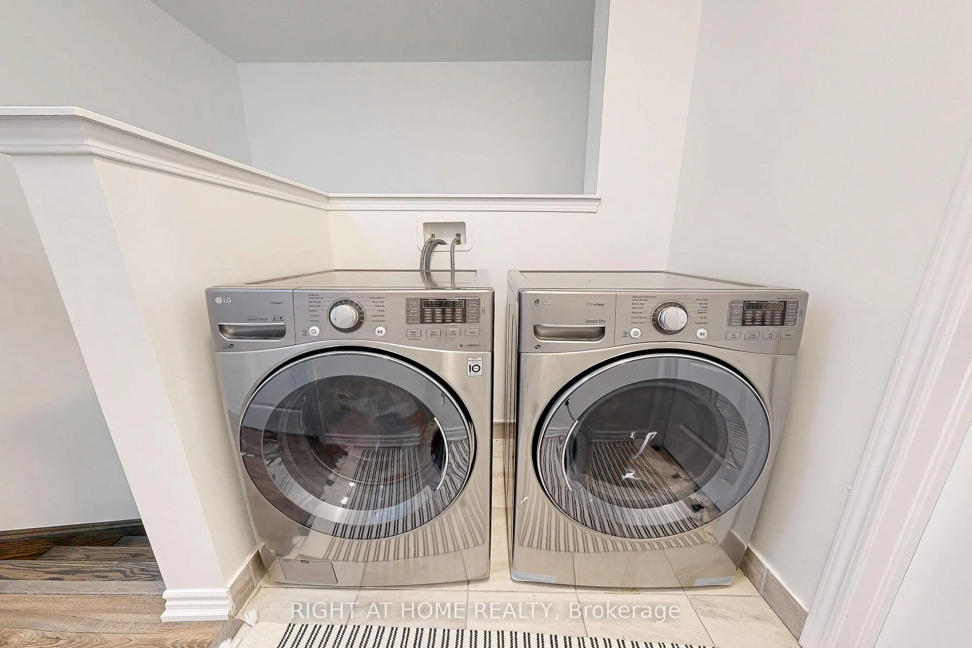 Photo 23 of 72 Ayers Crescent, Scarborough, Clairlea-Birchmount — HOMEH