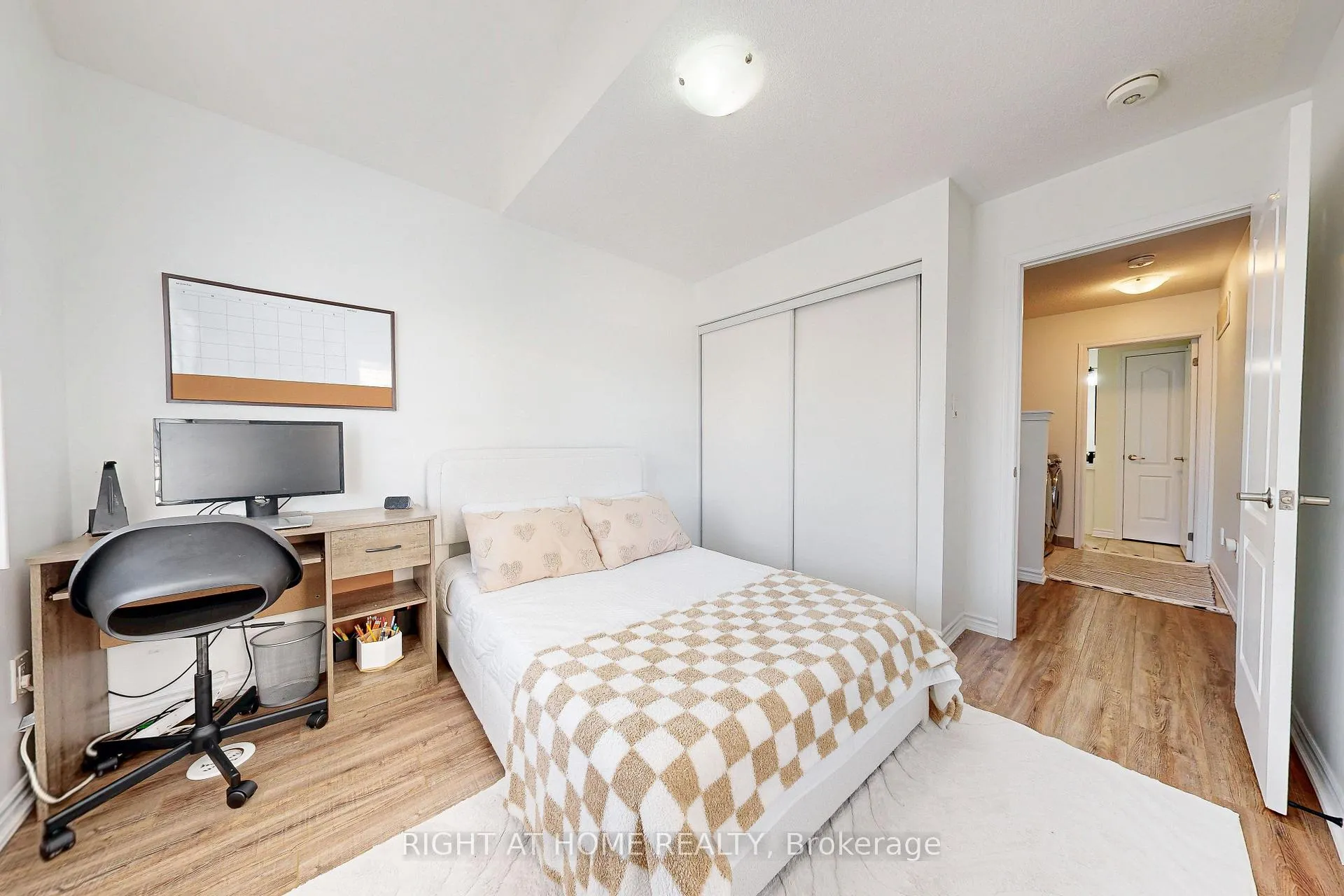 Photo 25 of 72 Ayers Crescent, Scarborough, Clairlea-Birchmount — HOMEH