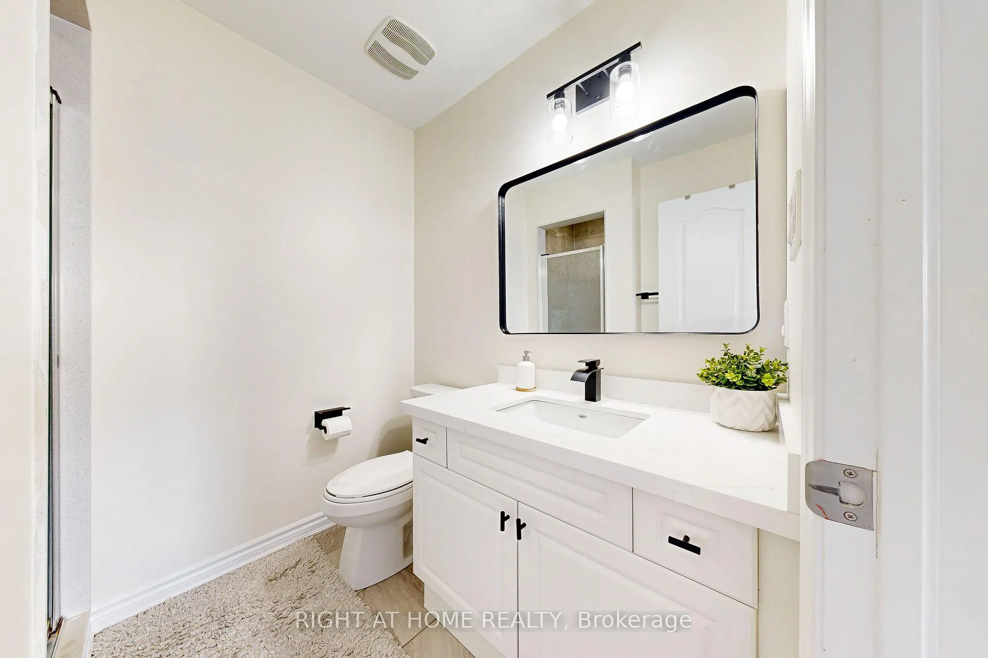 Photo 31 of 72 Ayers Crescent, Scarborough, Clairlea-Birchmount — HOMEH