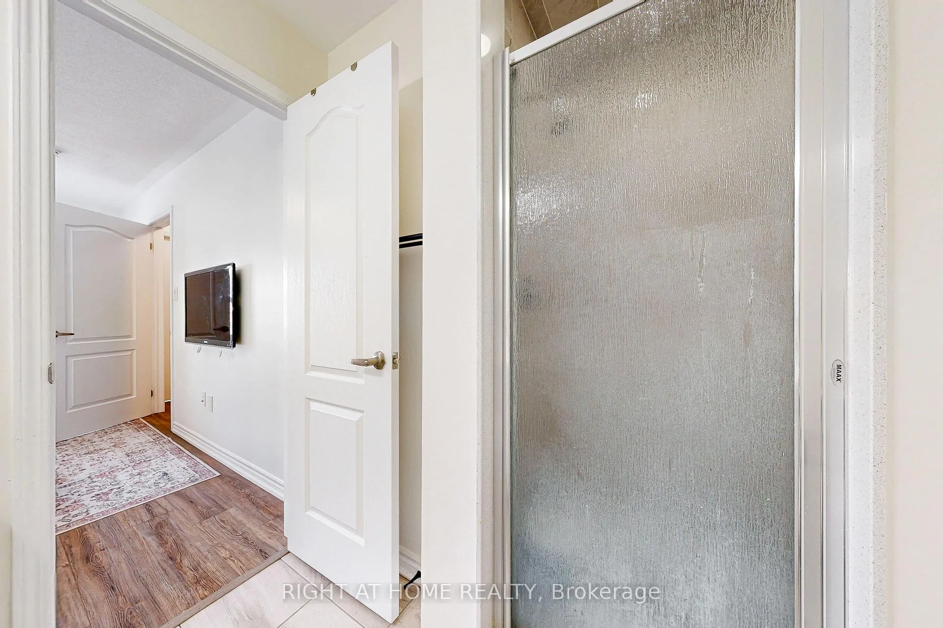 Photo 32 of 72 Ayers Crescent, Scarborough, Clairlea-Birchmount — HOMEH