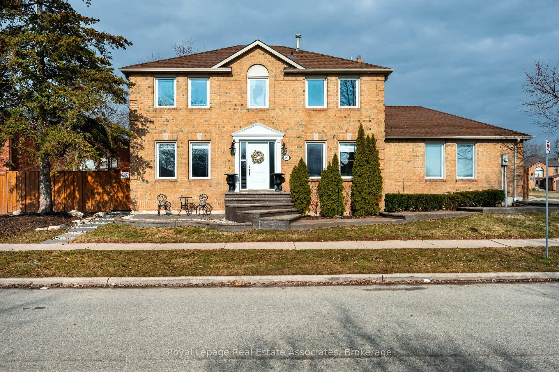 Photo 1 of 133 Mayla Drive, Oakville, River Oaks — HOMEH