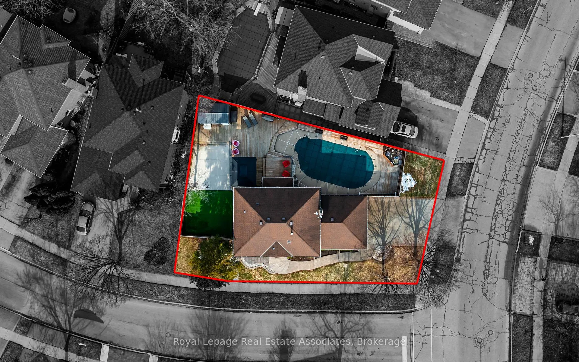 Photo 5 of 133 Mayla Drive, Oakville, River Oaks — HOMEH