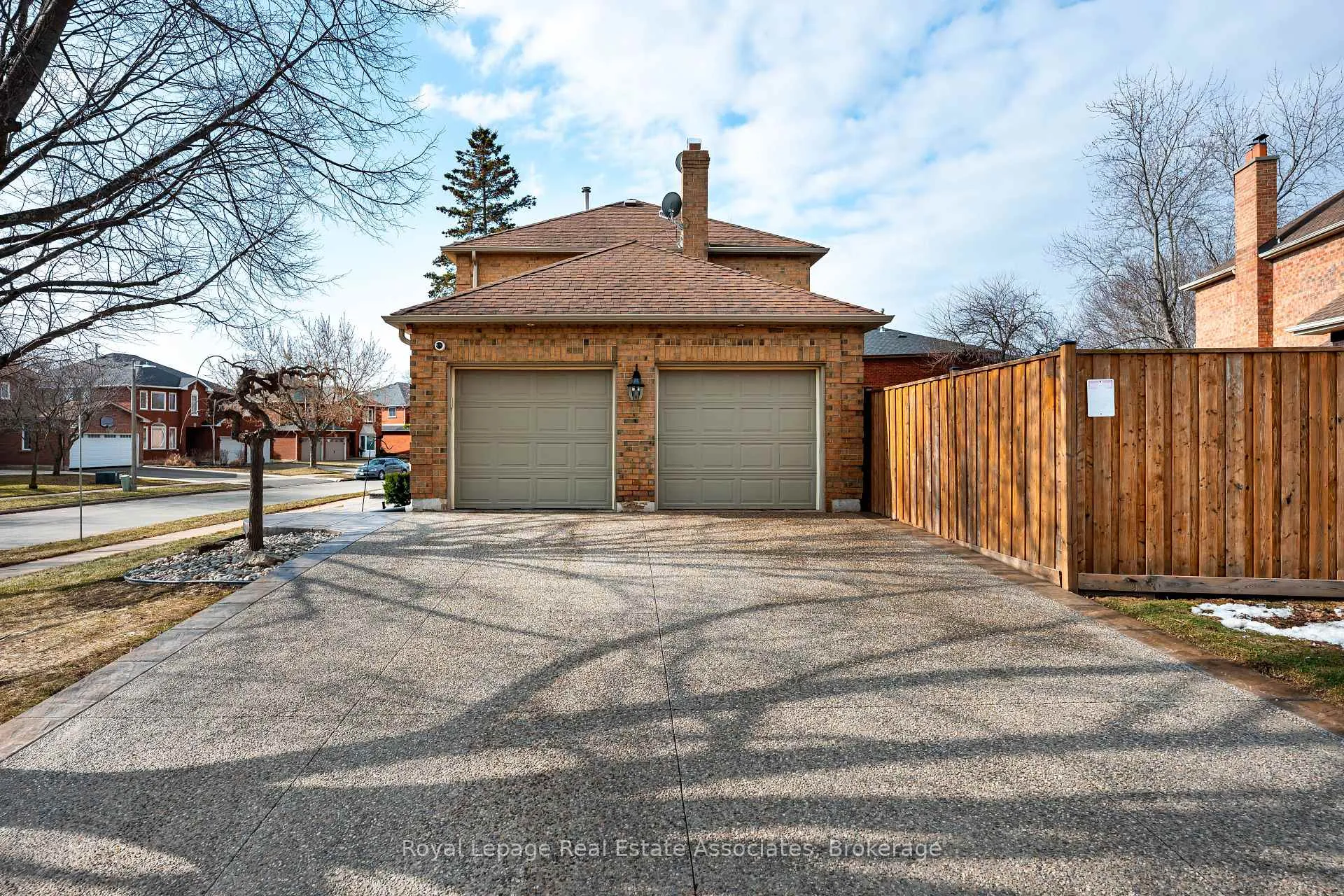 Photo 9 of 133 Mayla Drive, Oakville, River Oaks — HOMEH