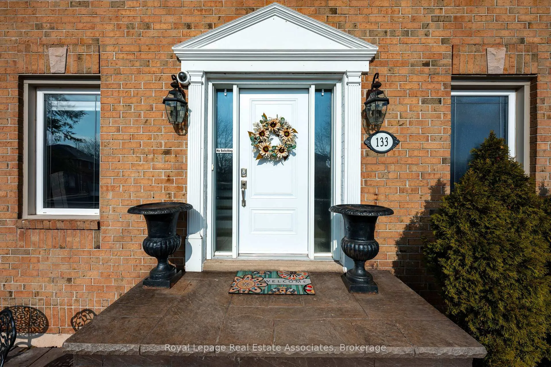 Photo 11 of 133 Mayla Drive, Oakville, River Oaks — HOMEH