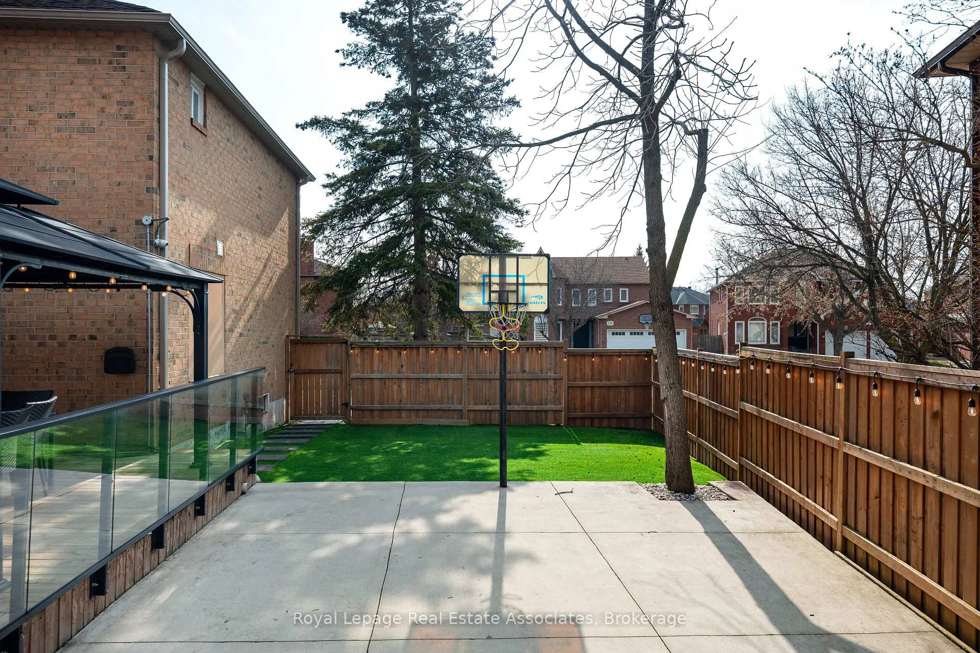 Photo 12 of 133 Mayla Drive, Oakville, River Oaks — HOMEH