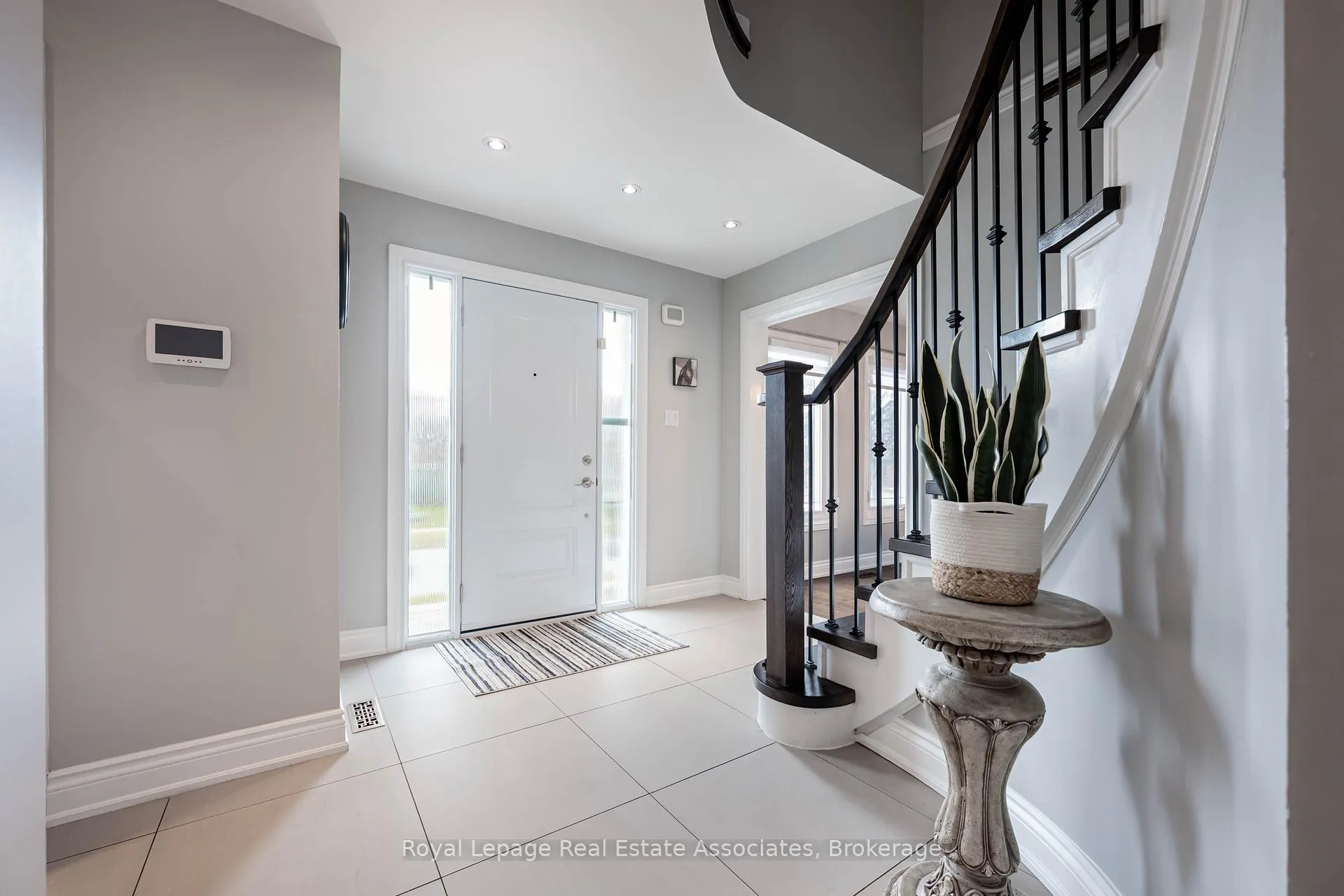 Photo 17 of 133 Mayla Drive, Oakville, River Oaks — HOMEH