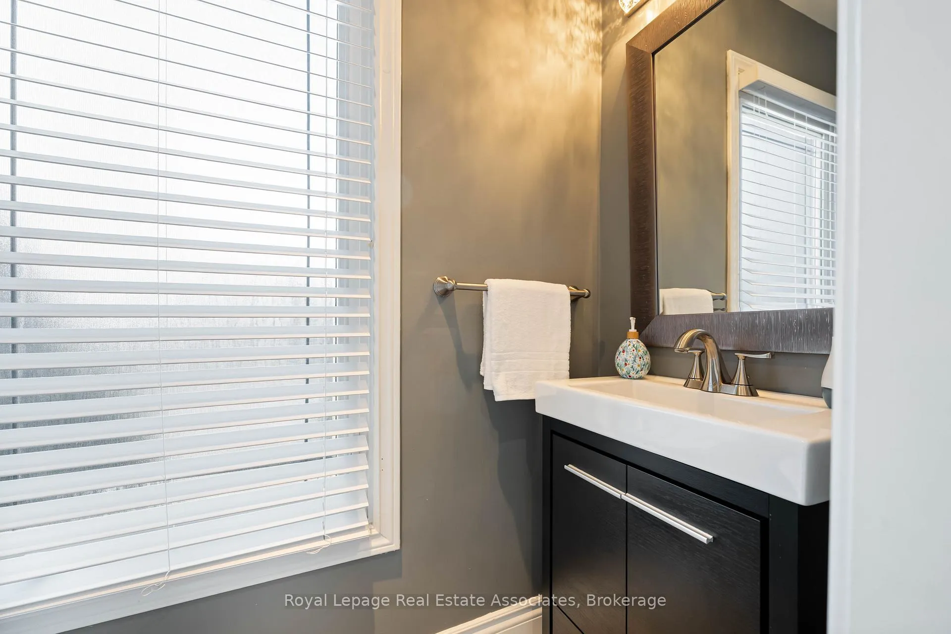 Photo 19 of 133 Mayla Drive, Oakville, River Oaks — HOMEH