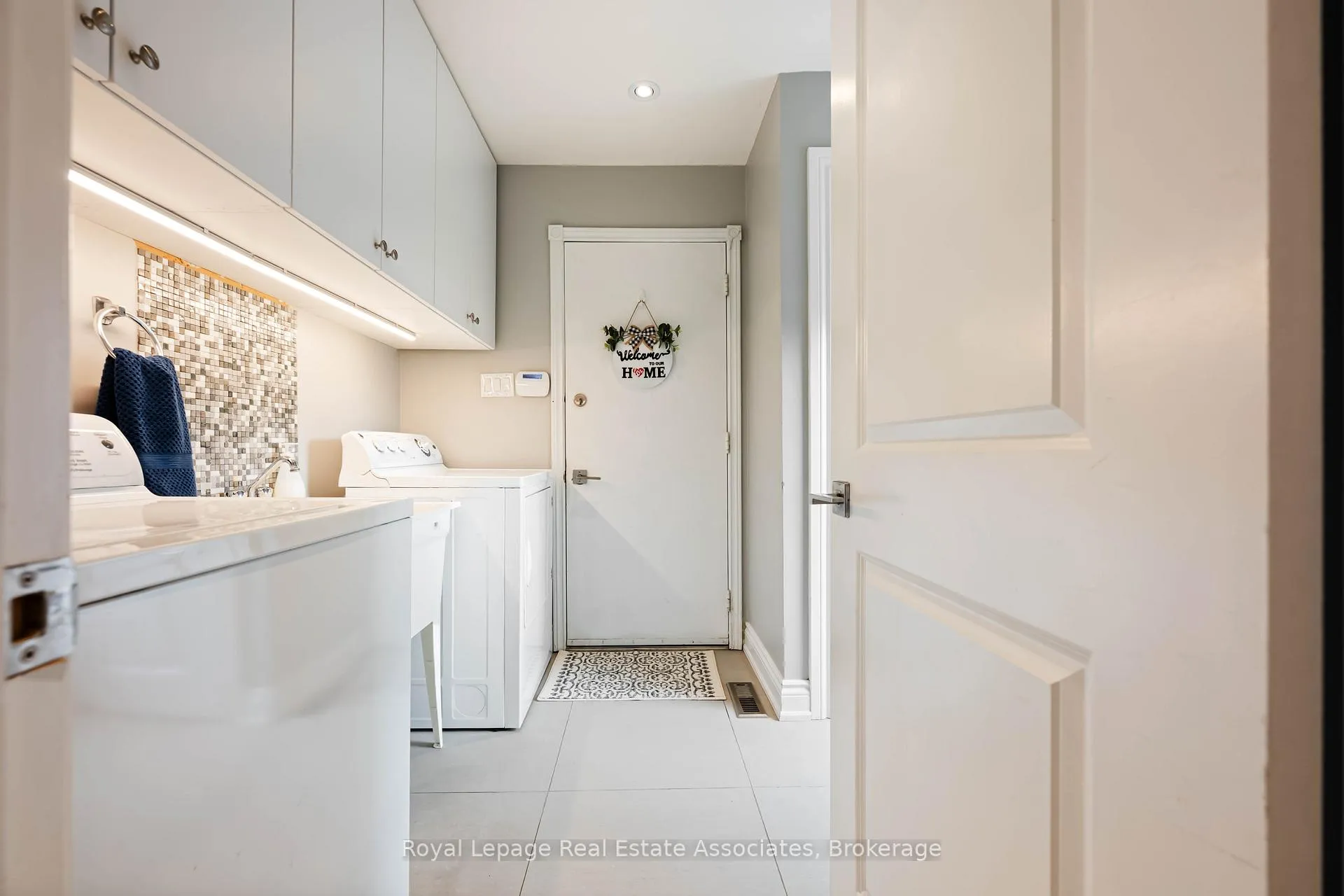 Photo 20 of 133 Mayla Drive, Oakville, River Oaks — HOMEH