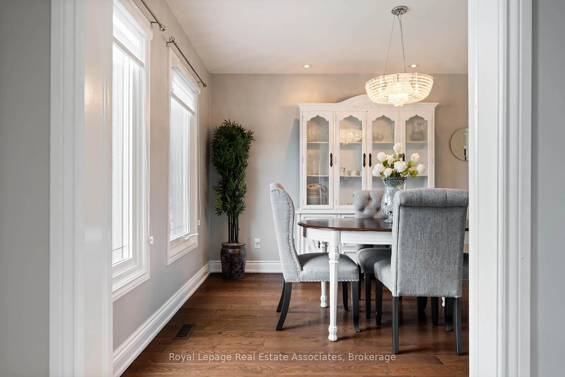 Photo 22 of 133 Mayla Drive, Oakville, River Oaks — HOMEH