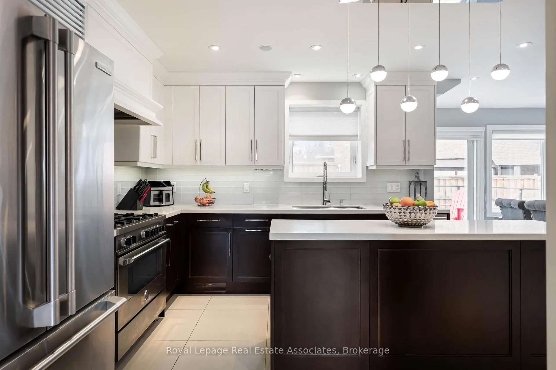 Photo 24 of 133 Mayla Drive, Oakville, River Oaks — HOMEH