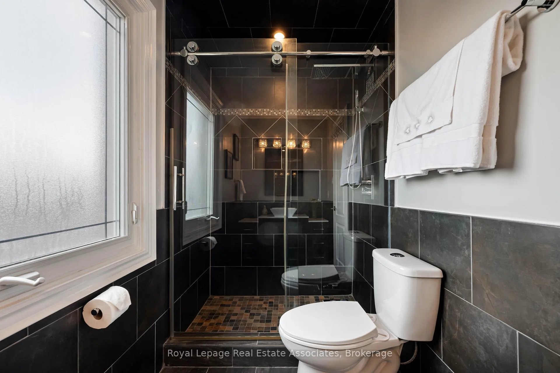 Photo 32 of 133 Mayla Drive, Oakville, River Oaks — HOMEH