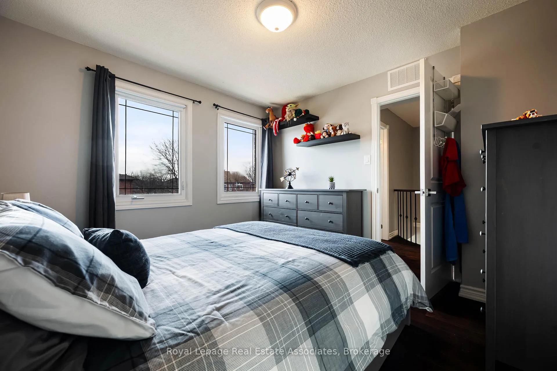 Photo 34 of 133 Mayla Drive, Oakville, River Oaks — HOMEH