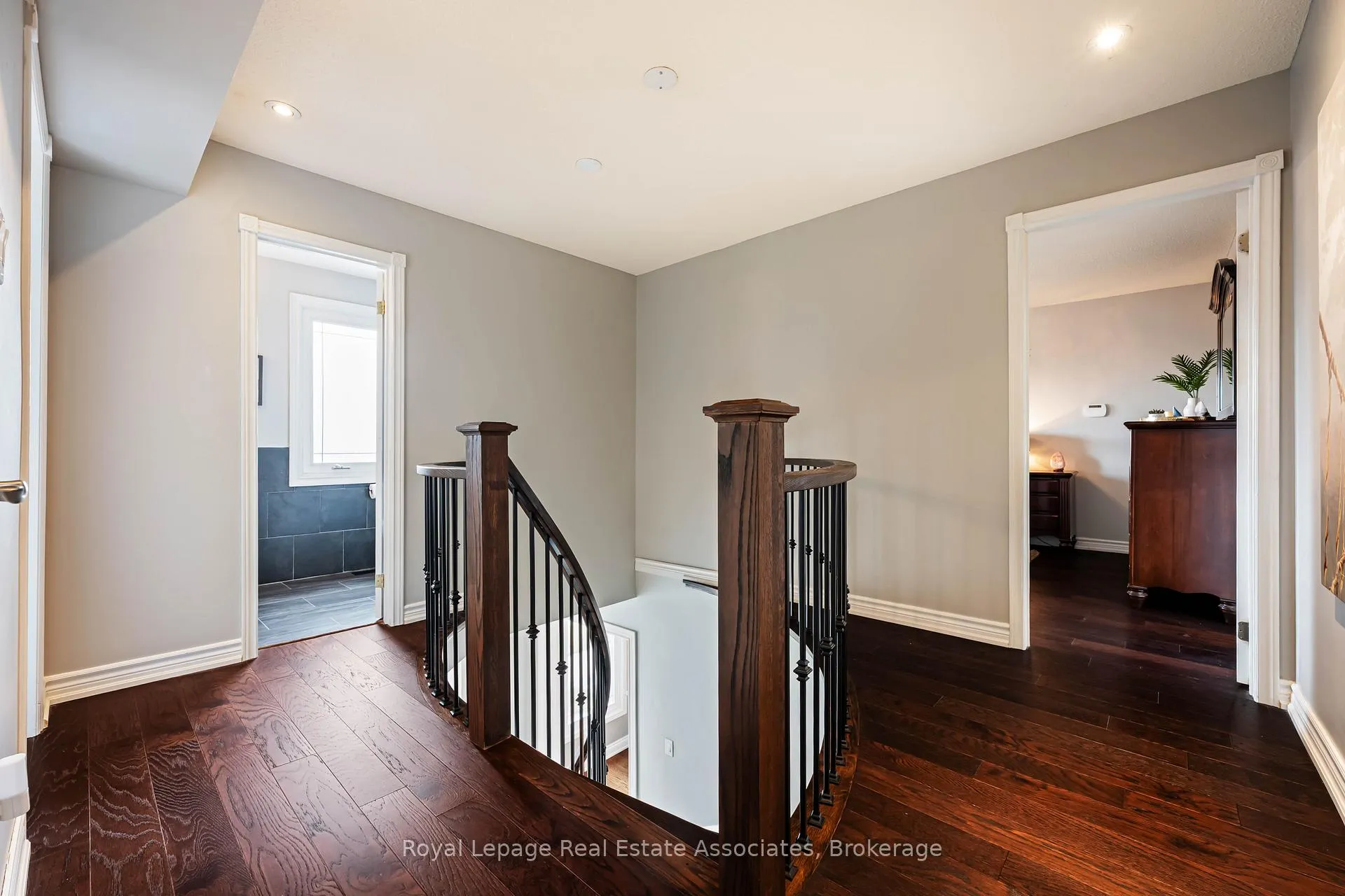 Photo 37 of 133 Mayla Drive, Oakville, River Oaks — HOMEH