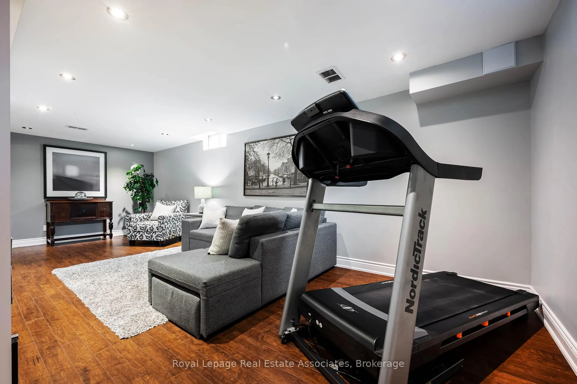 Photo 45 of 133 Mayla Drive, Oakville, River Oaks — HOMEH
