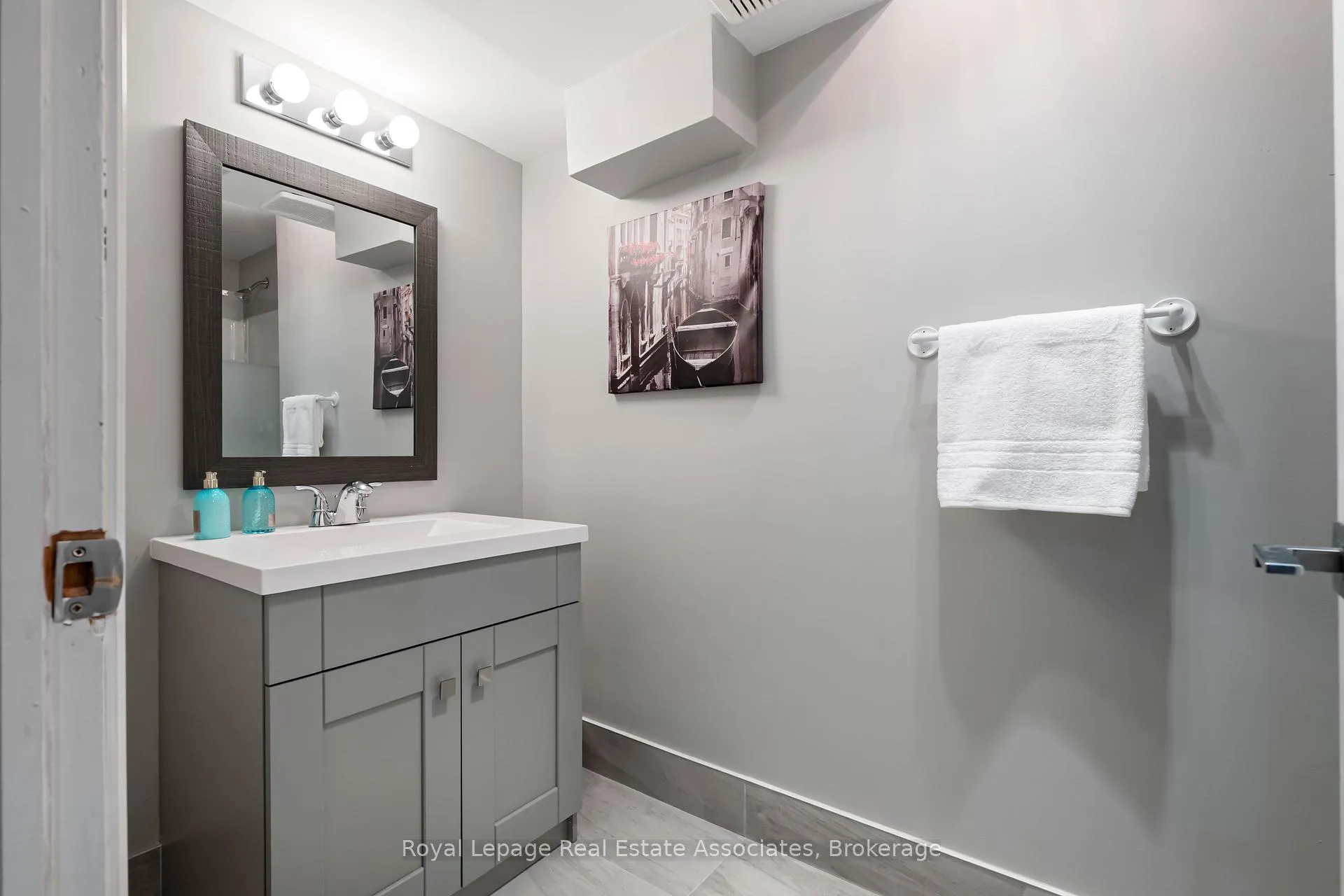 Photo 47 of 133 Mayla Drive, Oakville, River Oaks — HOMEH