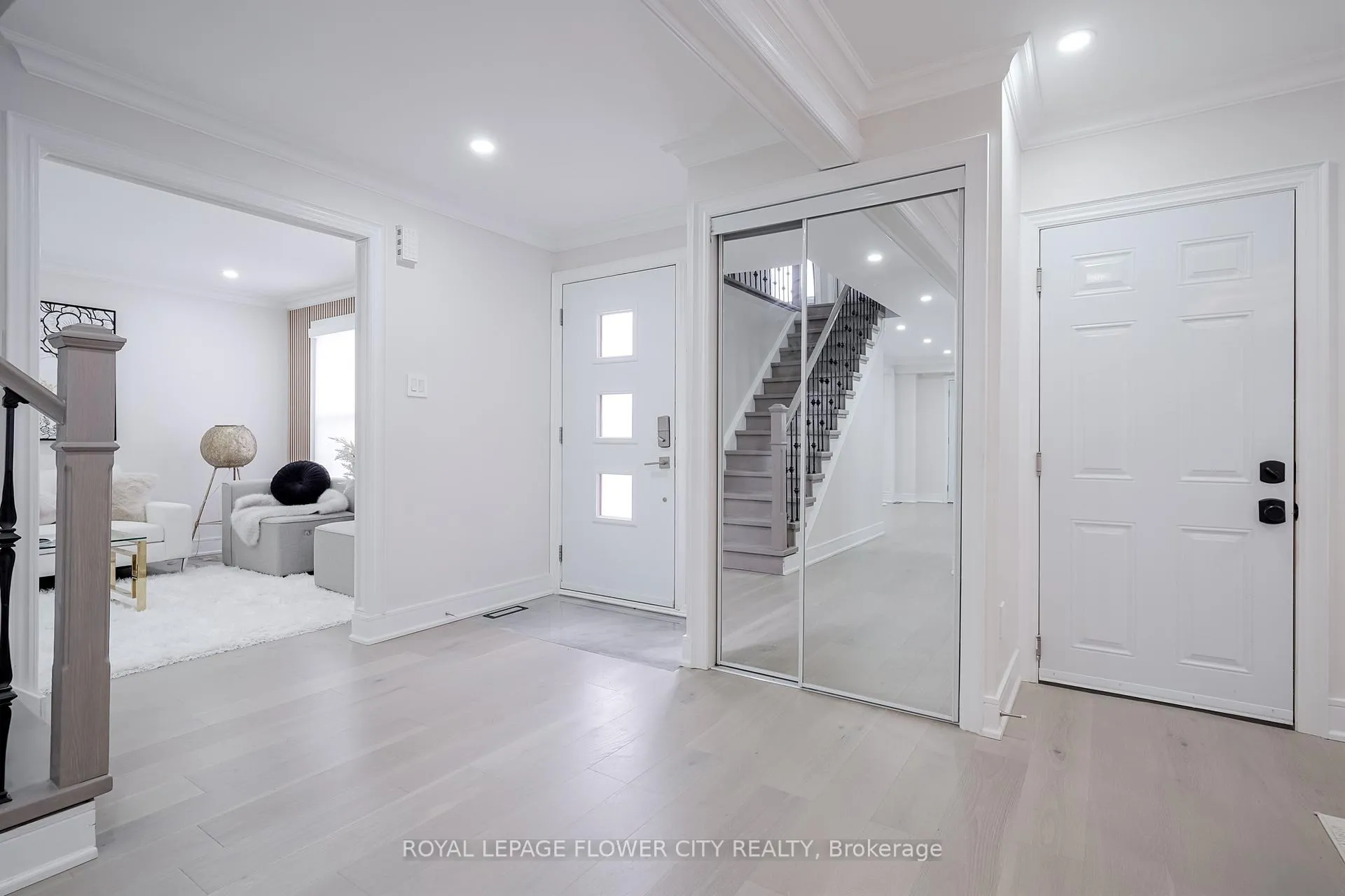 Photo 2 of 56 Nantucket Crescent, Brampton, Westgate — HOMEH