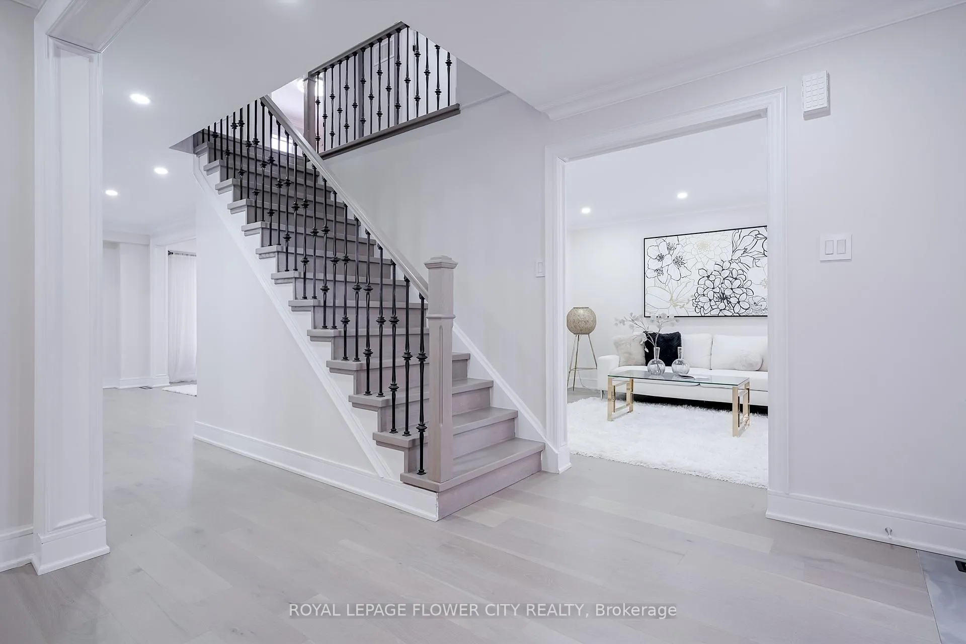 Photo 3 of 56 Nantucket Crescent, Brampton, Westgate — HOMEH