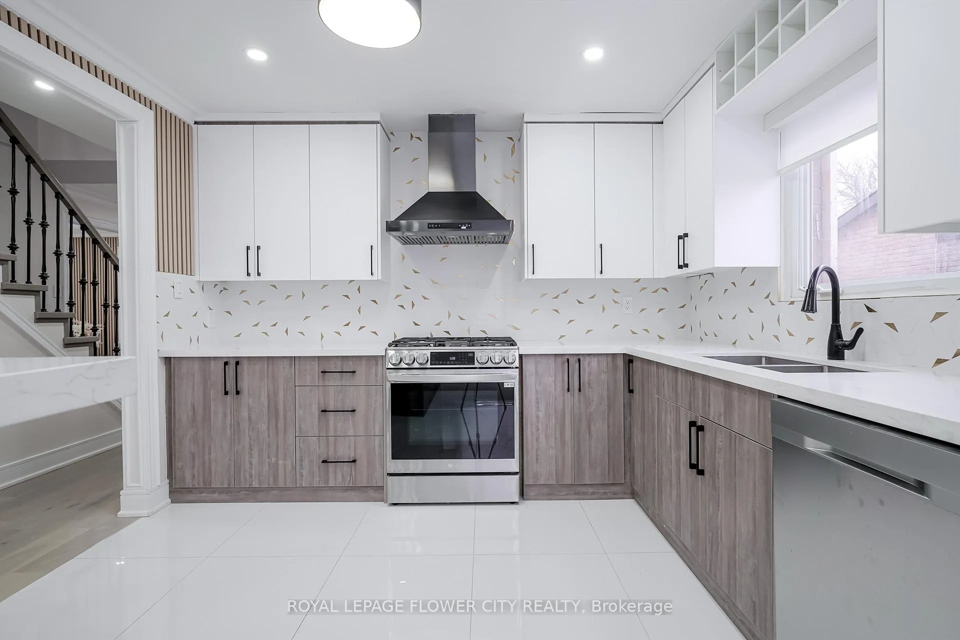 Photo 8 of 56 Nantucket Crescent, Brampton, Westgate — HOMEH