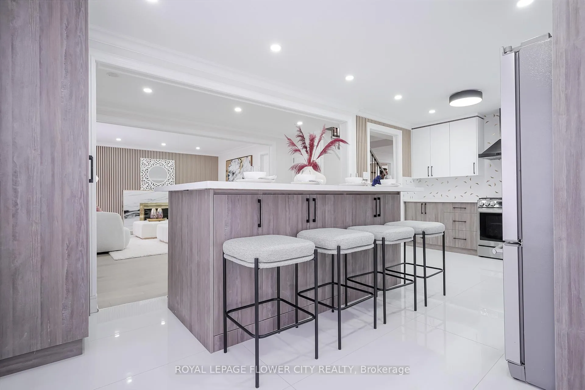 Photo 15 of 56 Nantucket Crescent, Brampton, Westgate — HOMEH