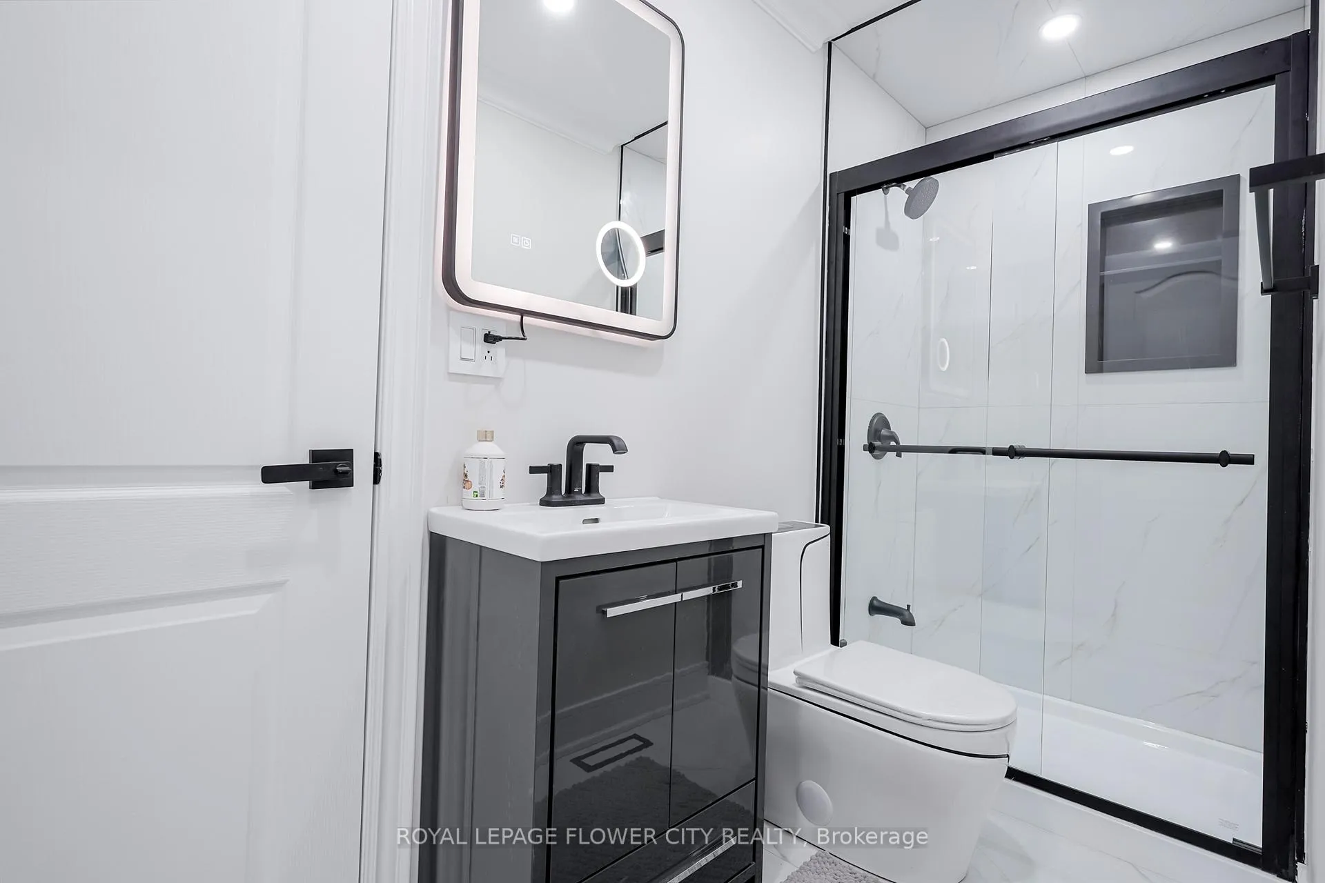 Photo 16 of 56 Nantucket Crescent, Brampton, Westgate — HOMEH